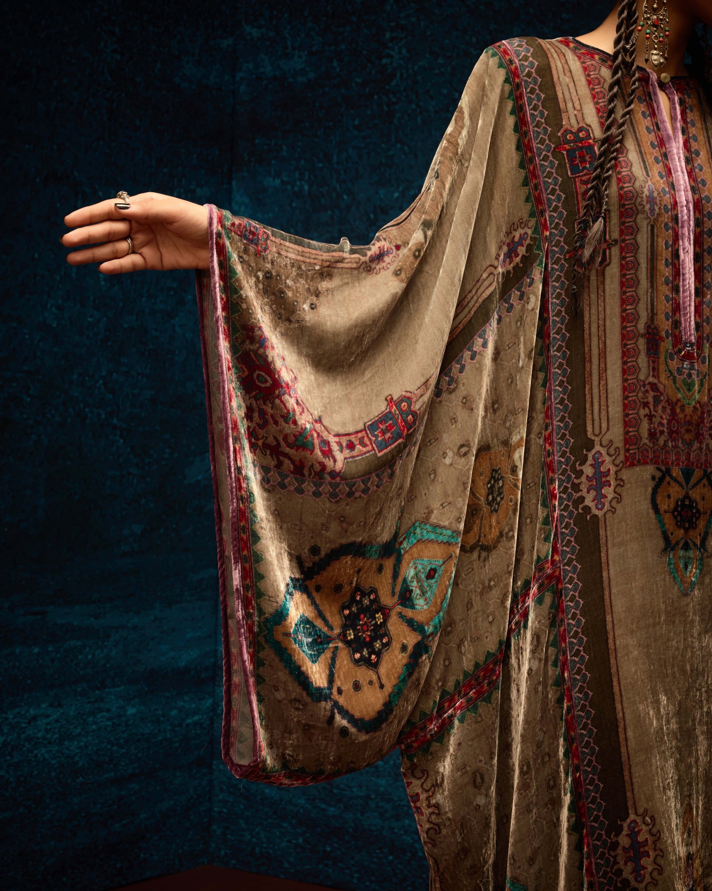 Ajrakh/Shiraz : Beatrice - Taupe