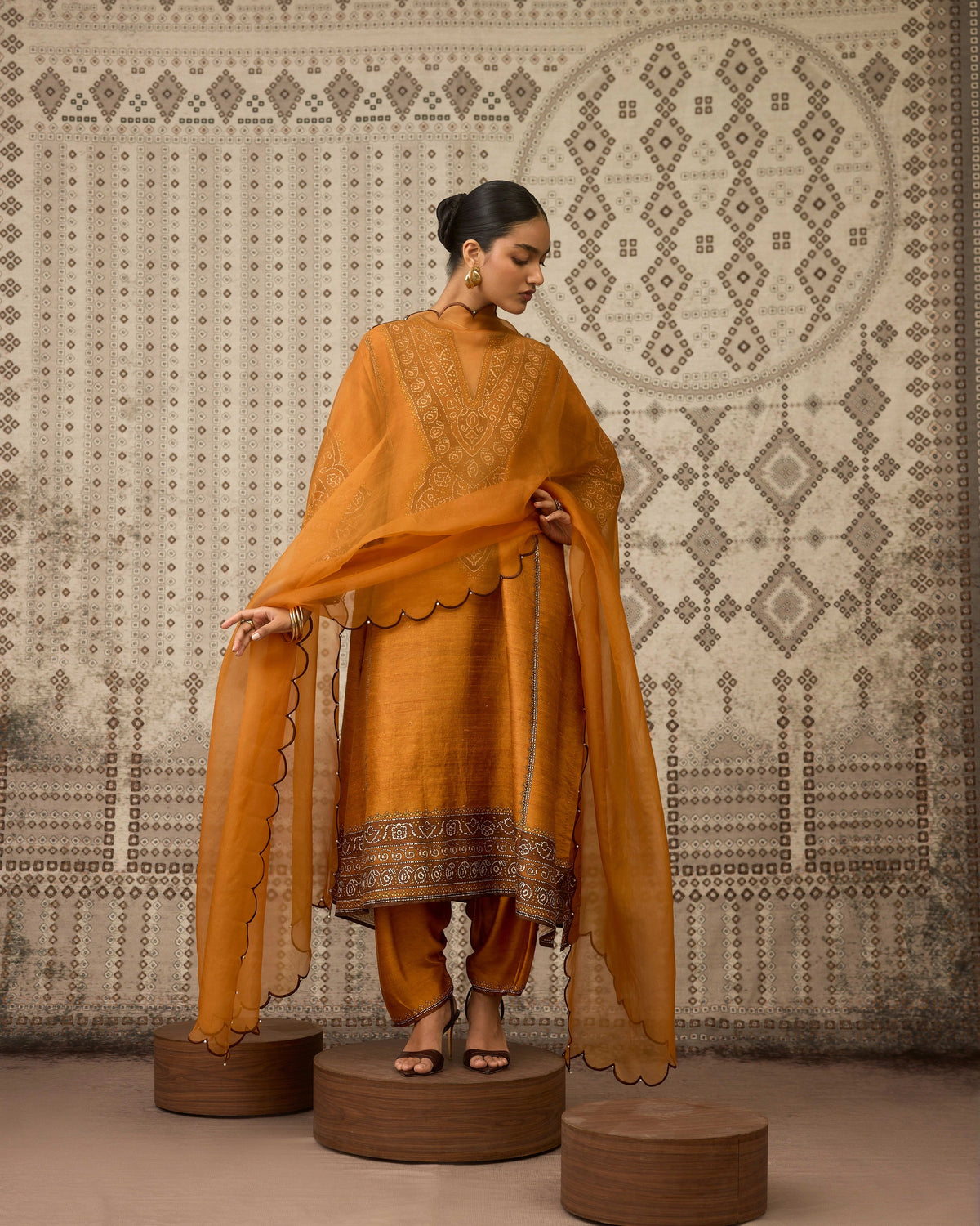 BANDHEJ : Amrapali