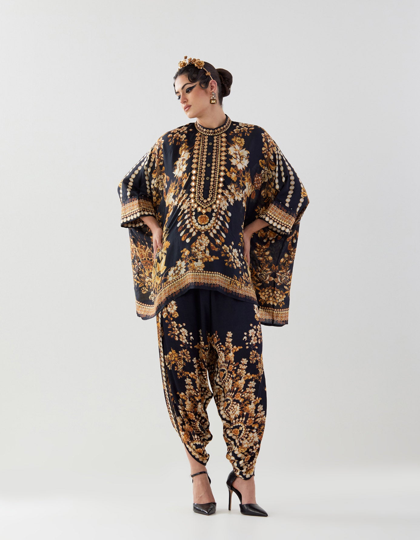 Nizam : Chanel/Sonth - Black/Gold