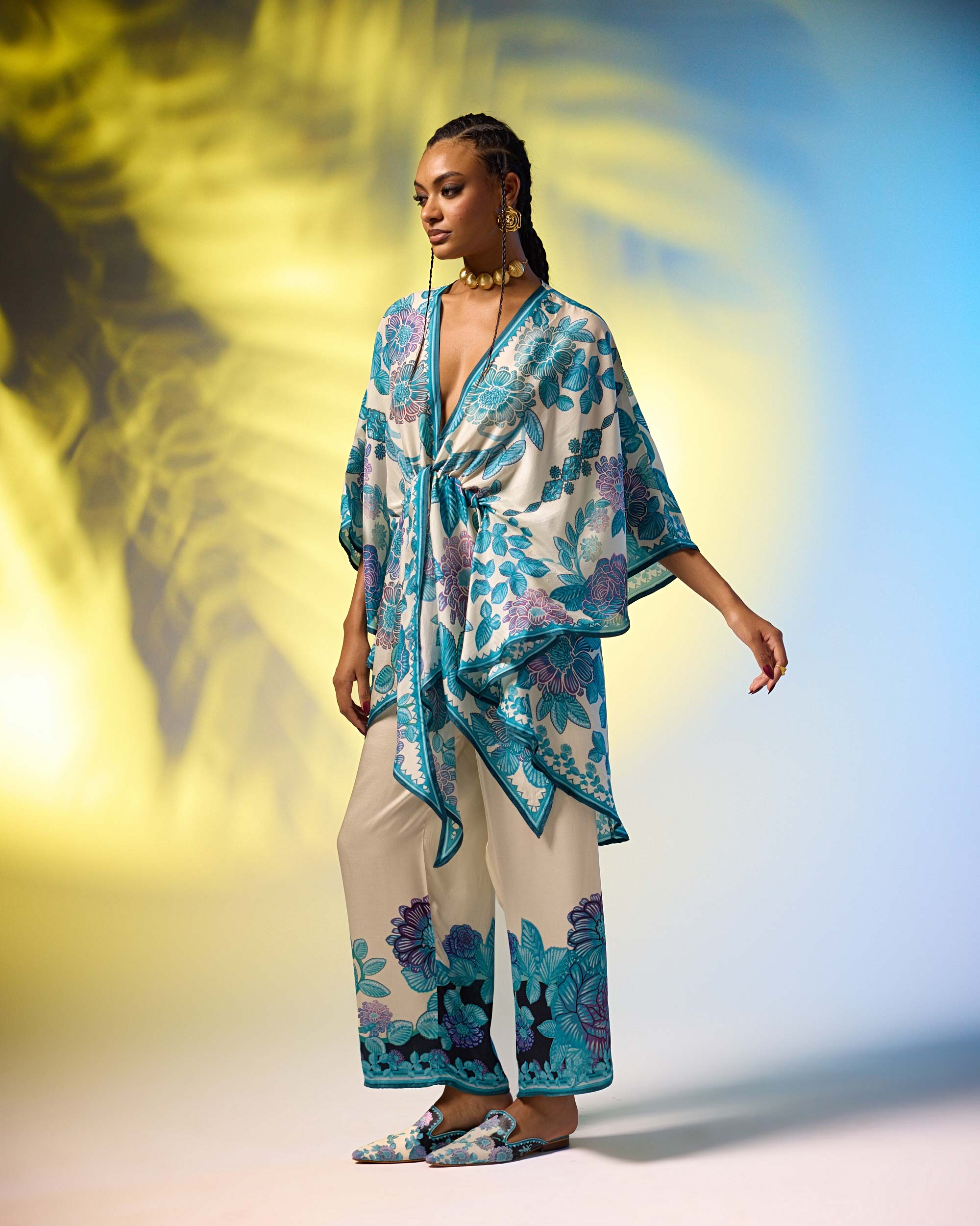 Jamaica : Inayat - Ivory/Blue