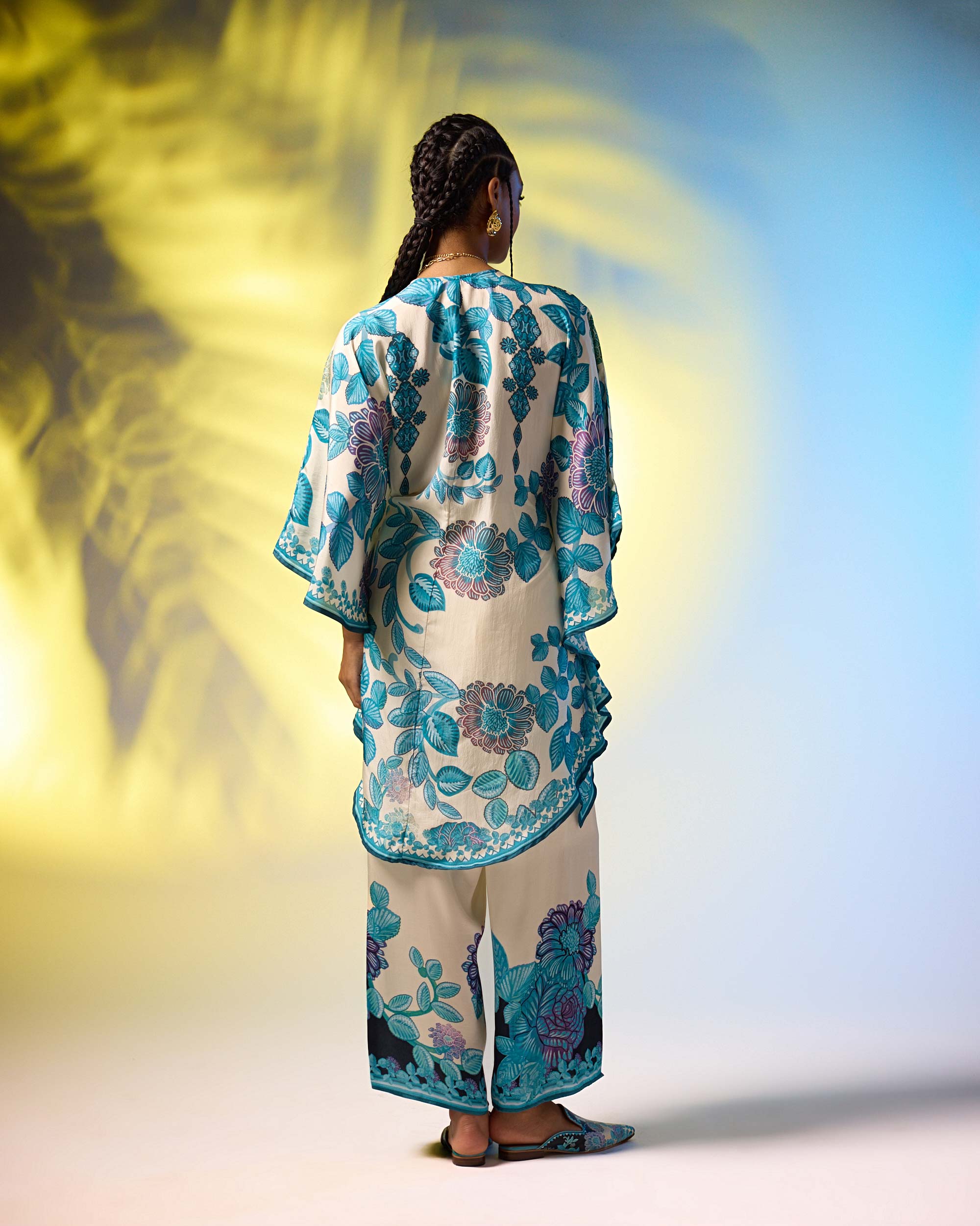 Jamaica : Inayat - Ivory/Blue