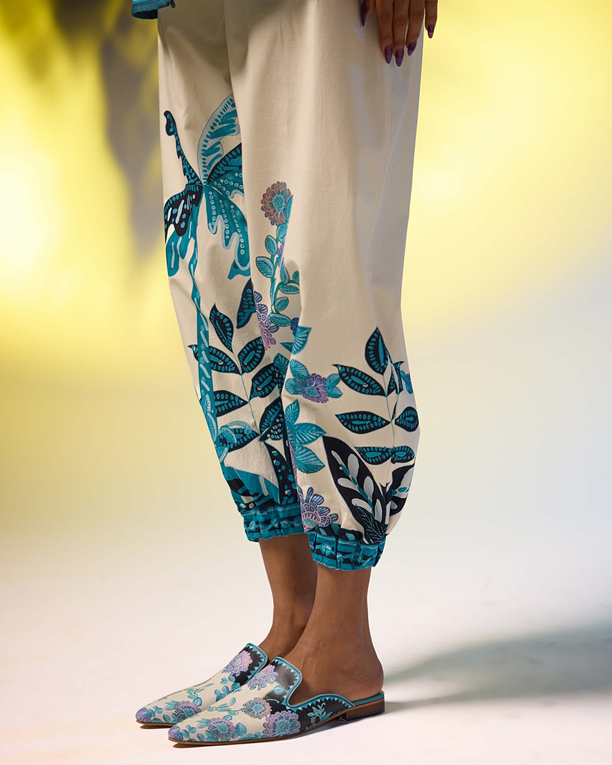 Jamaica : Faiza - Ivory/Blue