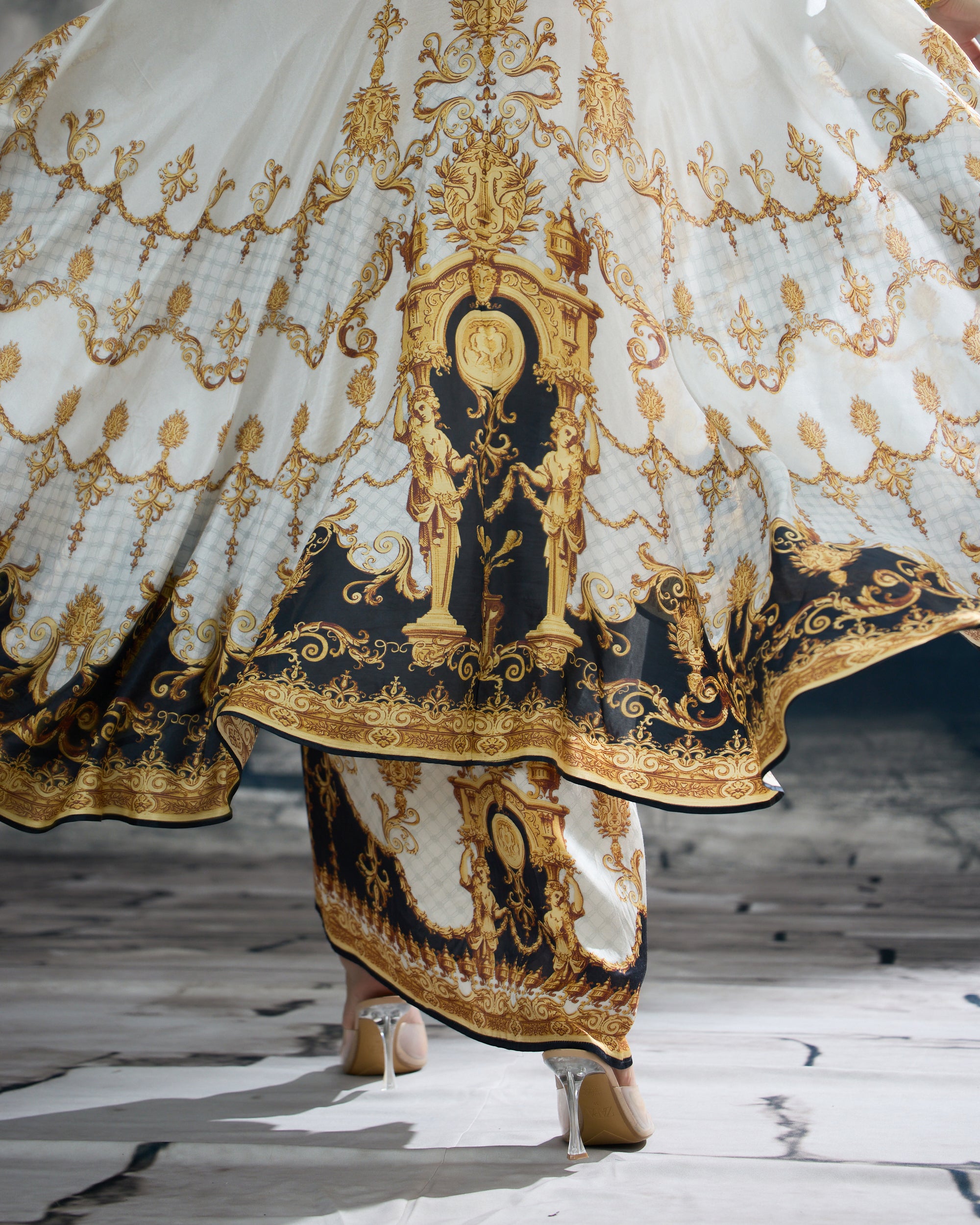 Rome : Caprice/Surilee - Black/Gold