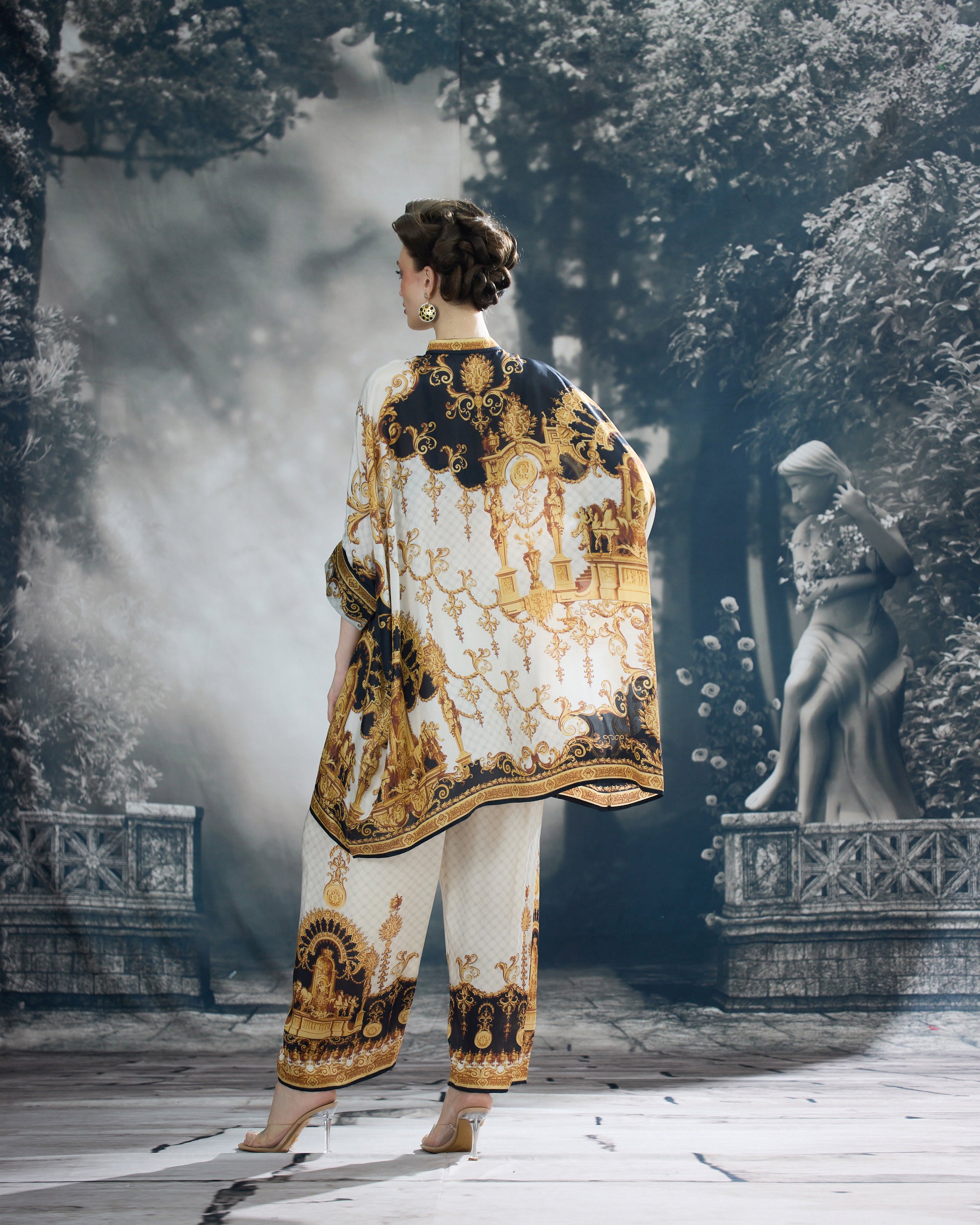 Rome : Chanel 36" - Black/Gold