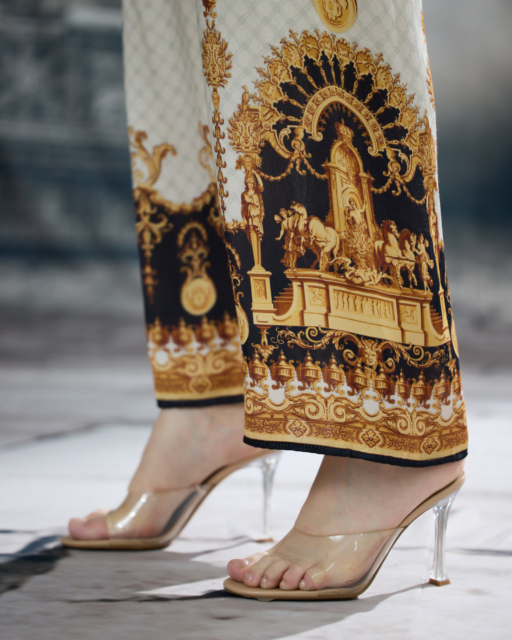 Rome : Chanel 36" - Black/Gold