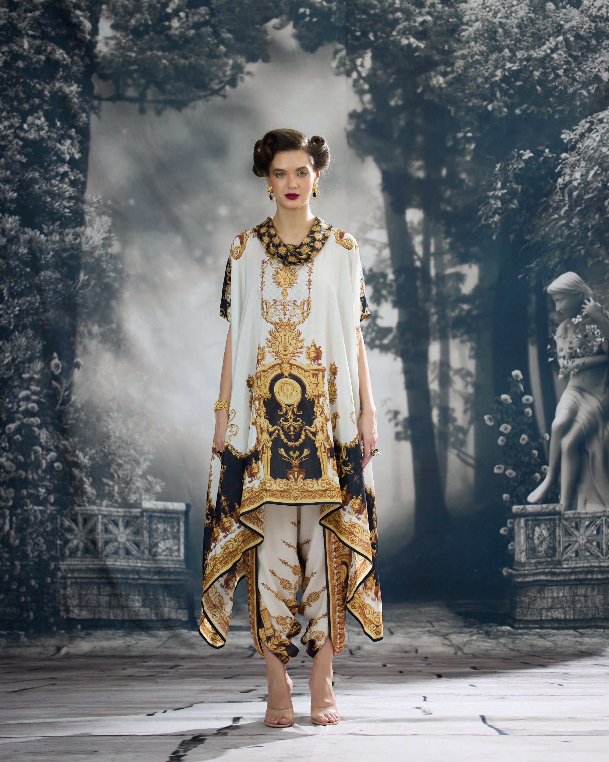 Rome : Lavanya/Sonth - Black/Gold