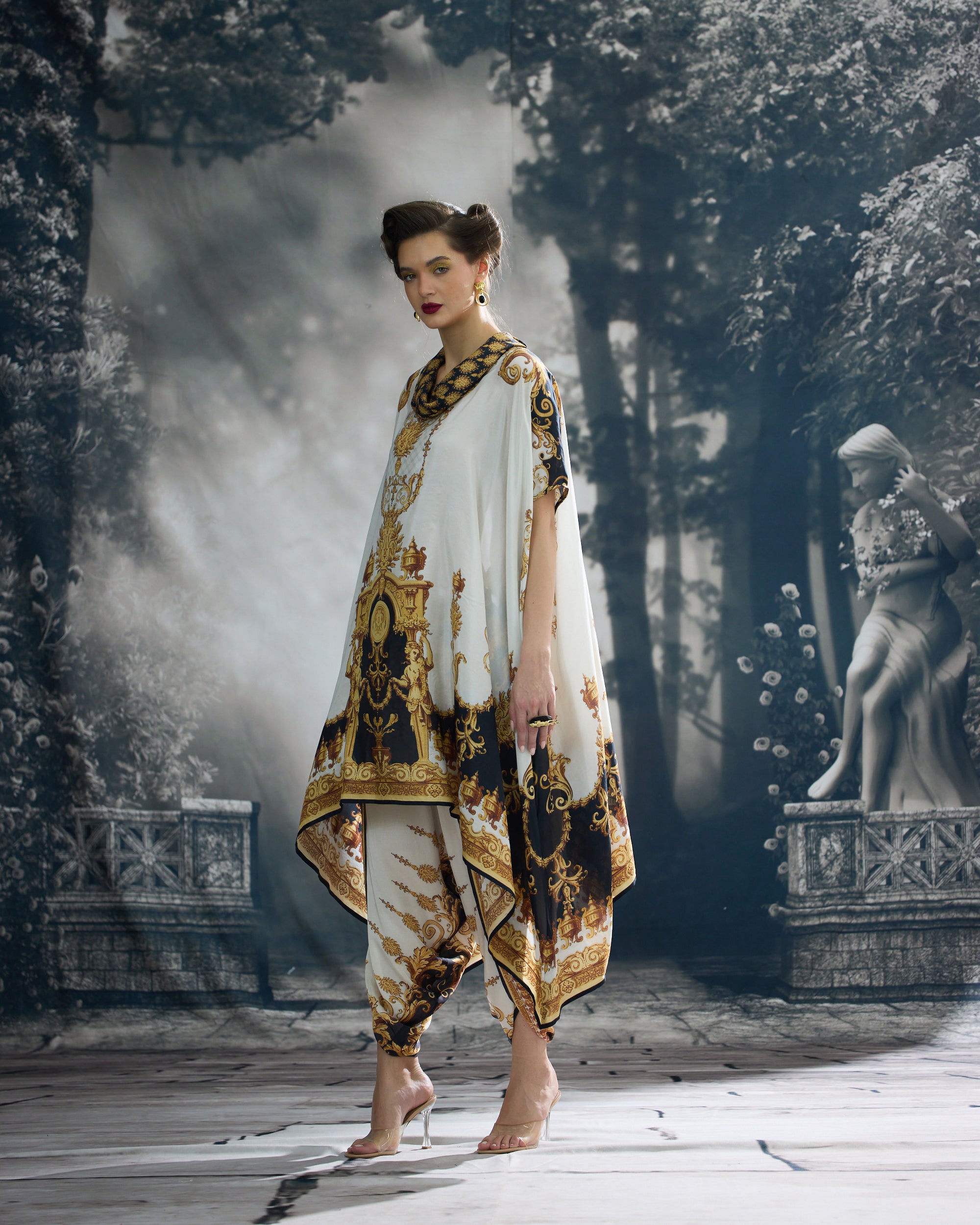 Rome : Lavanya/Sonth - Black/Gold