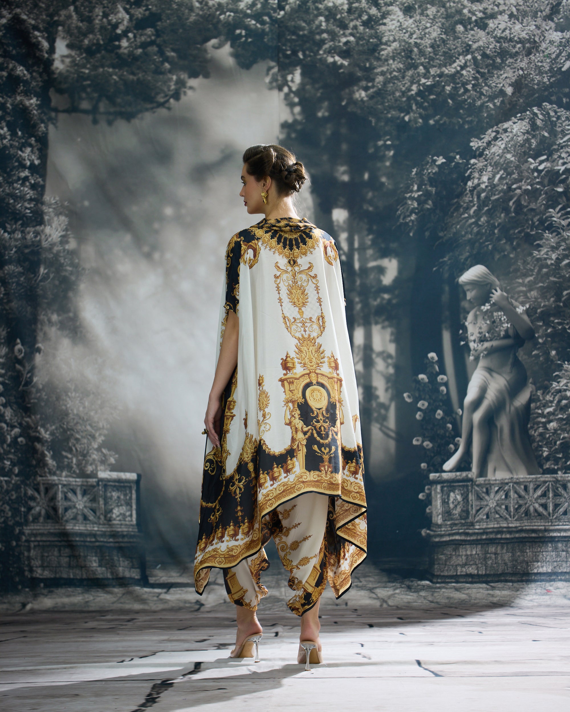 Rome : Lavanya/Sonth - Black/Gold