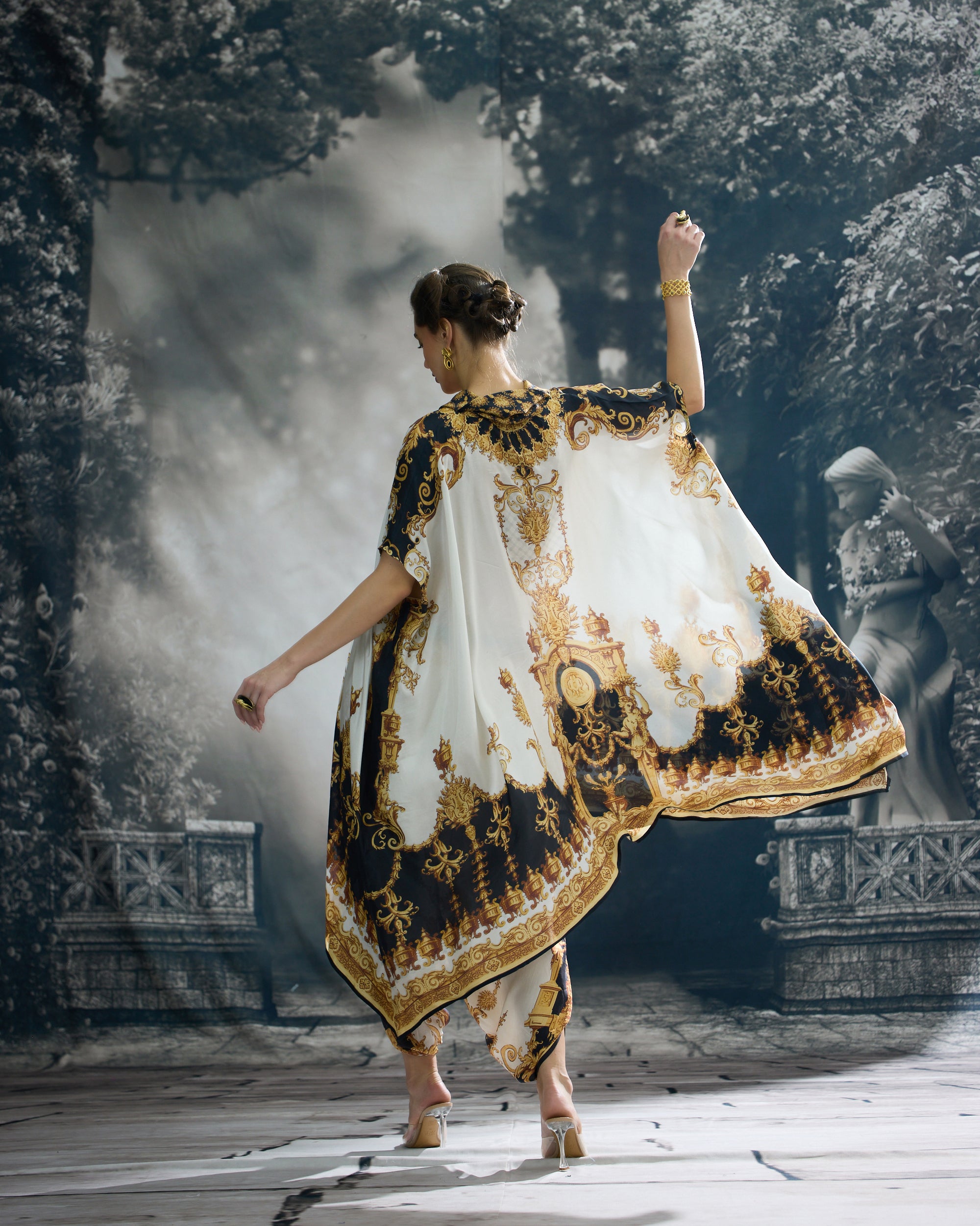 Rome : Lavanya/Sonth - Black/Gold
