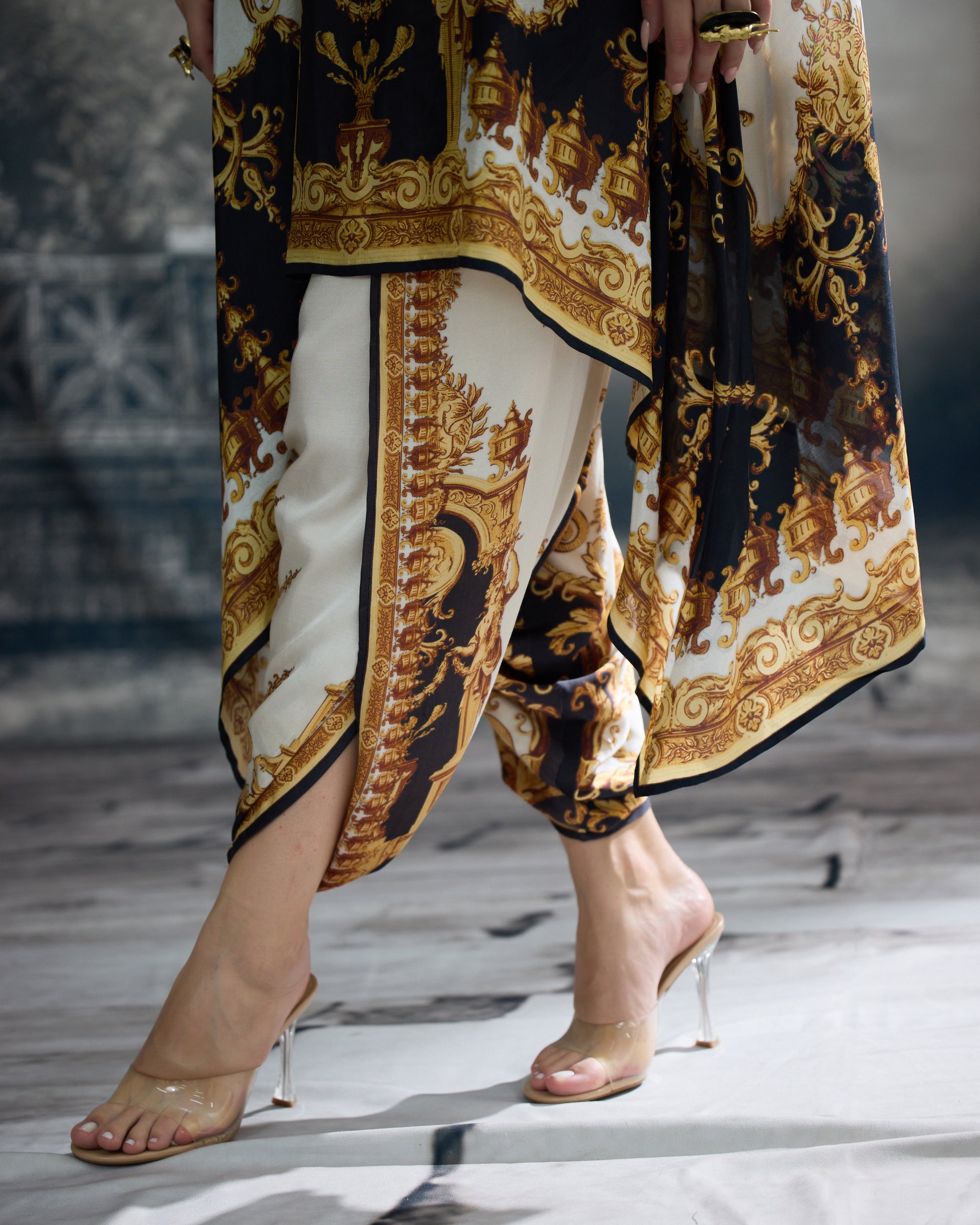 Rome : Lavanya/Sonth - Black/Gold