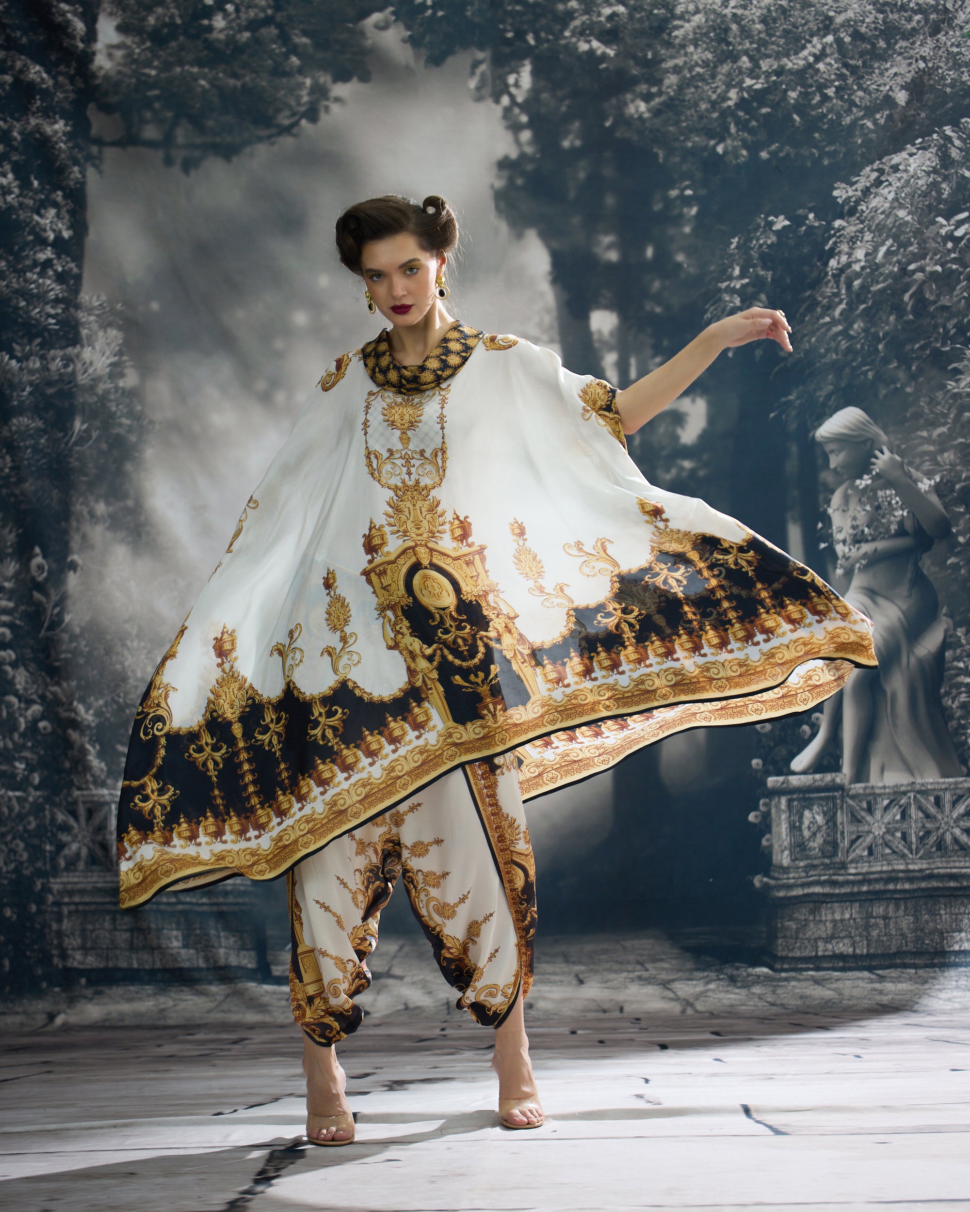 Rome : Lavanya/Sonth - Black/Gold