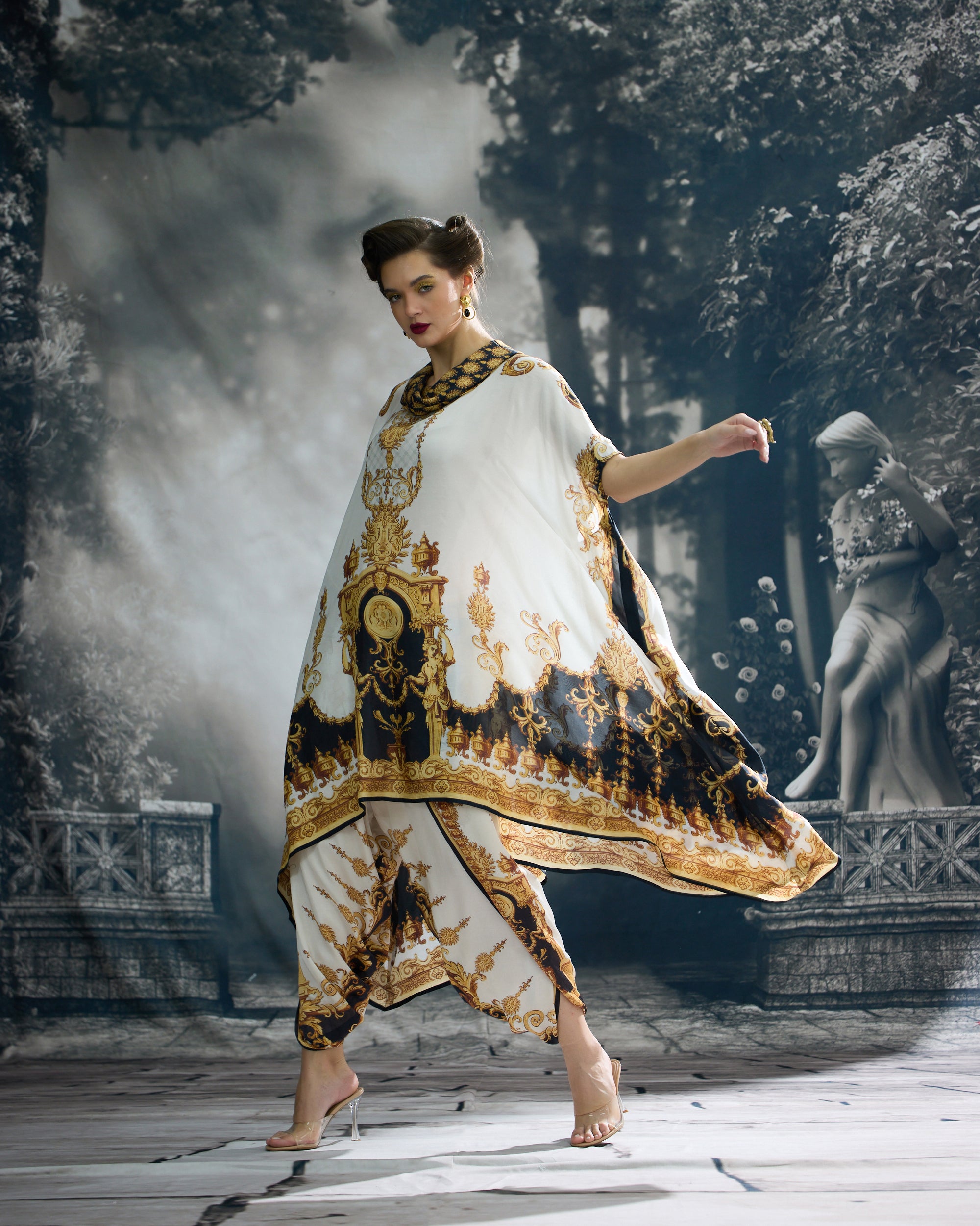 Rome : Lavanya/Sonth - Black/Gold