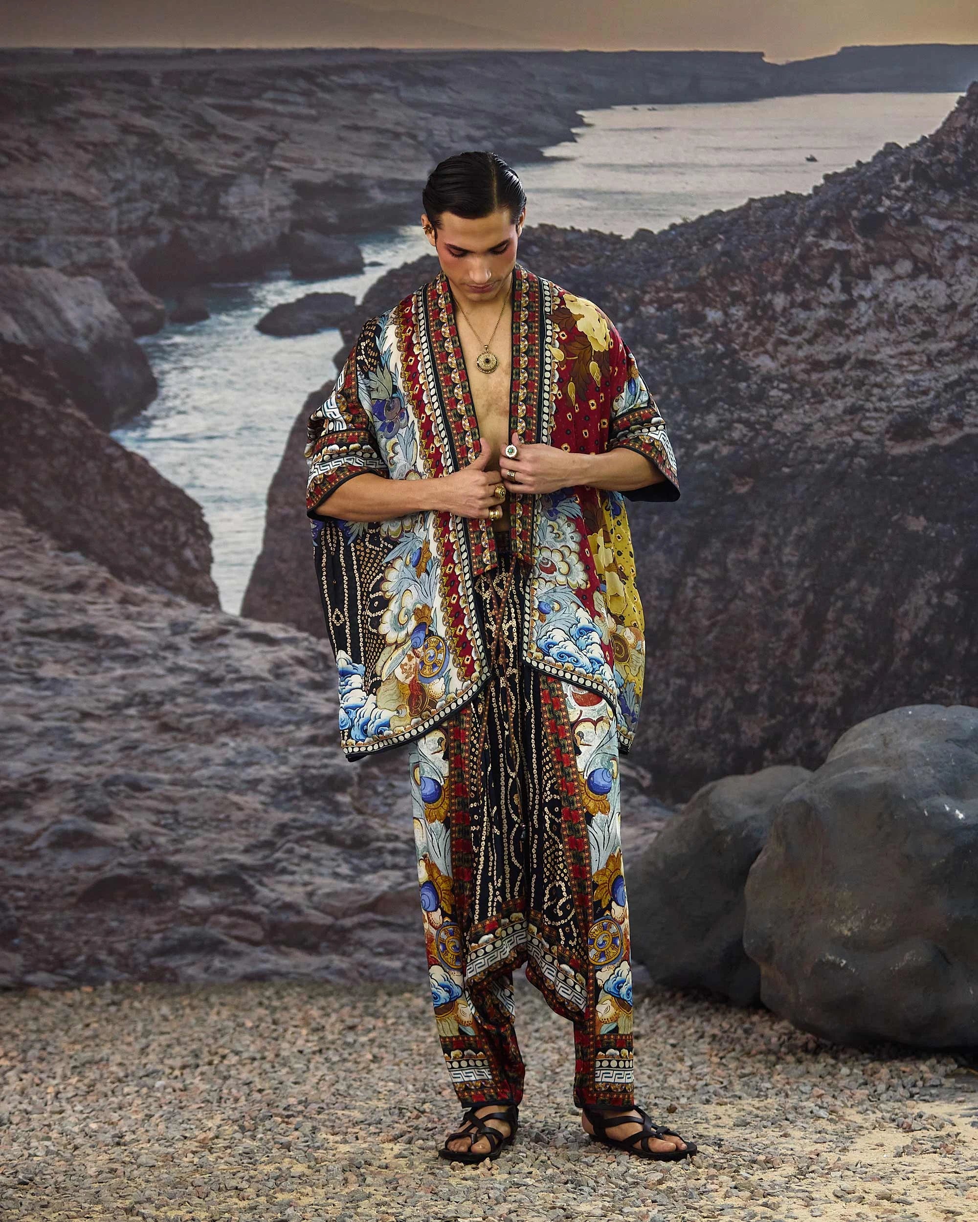 LADAKH : Kimono
