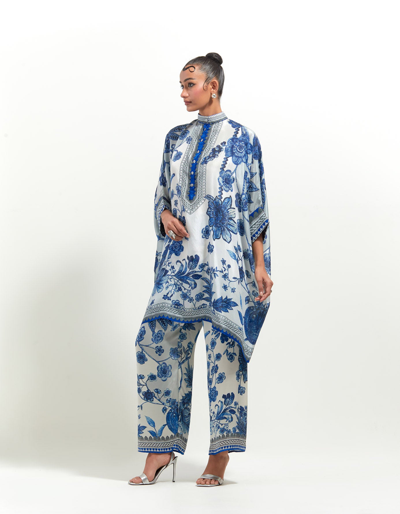Florence : Chanel 36" - White/Blue