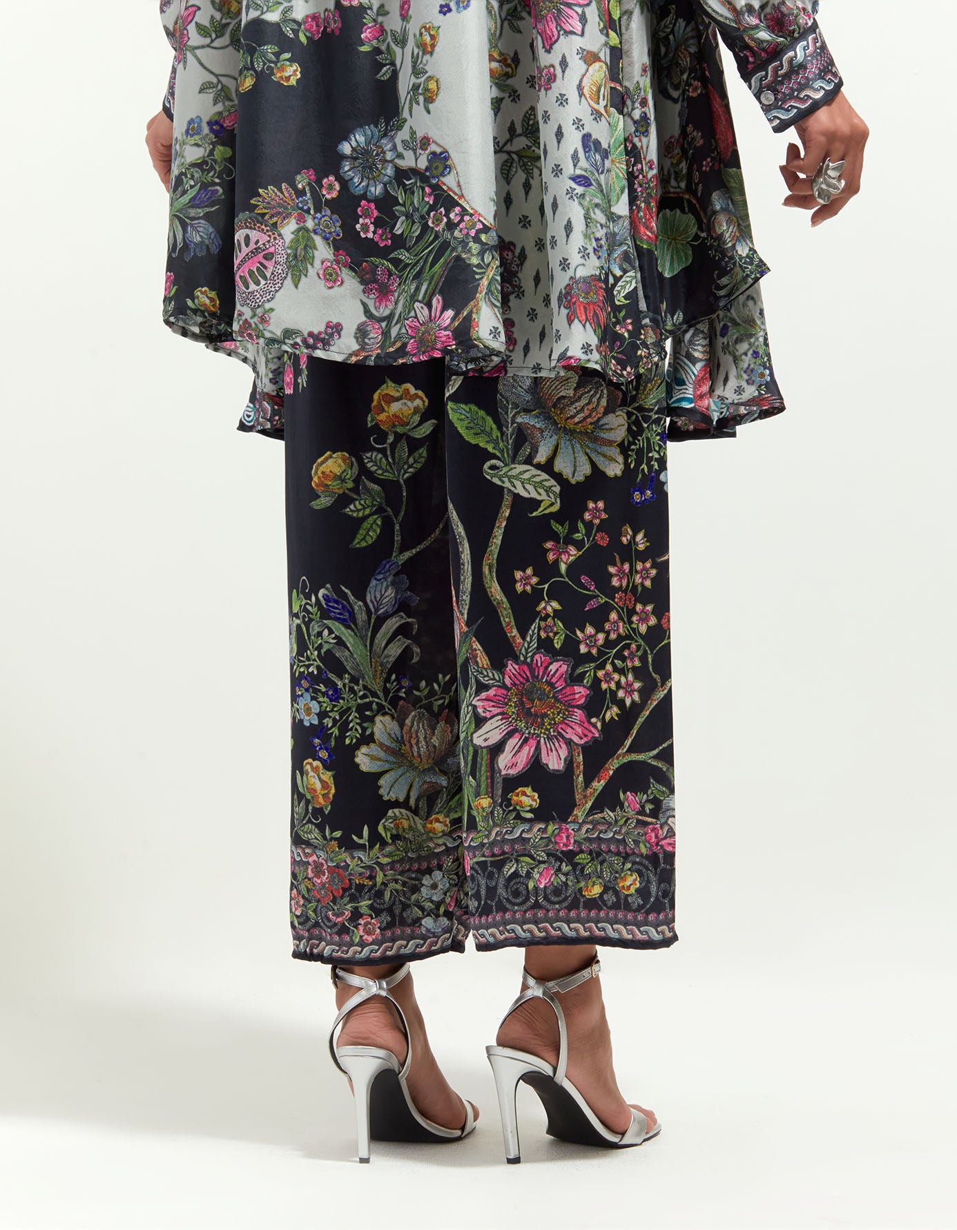 Florence : Nilofer - Black/Taupe