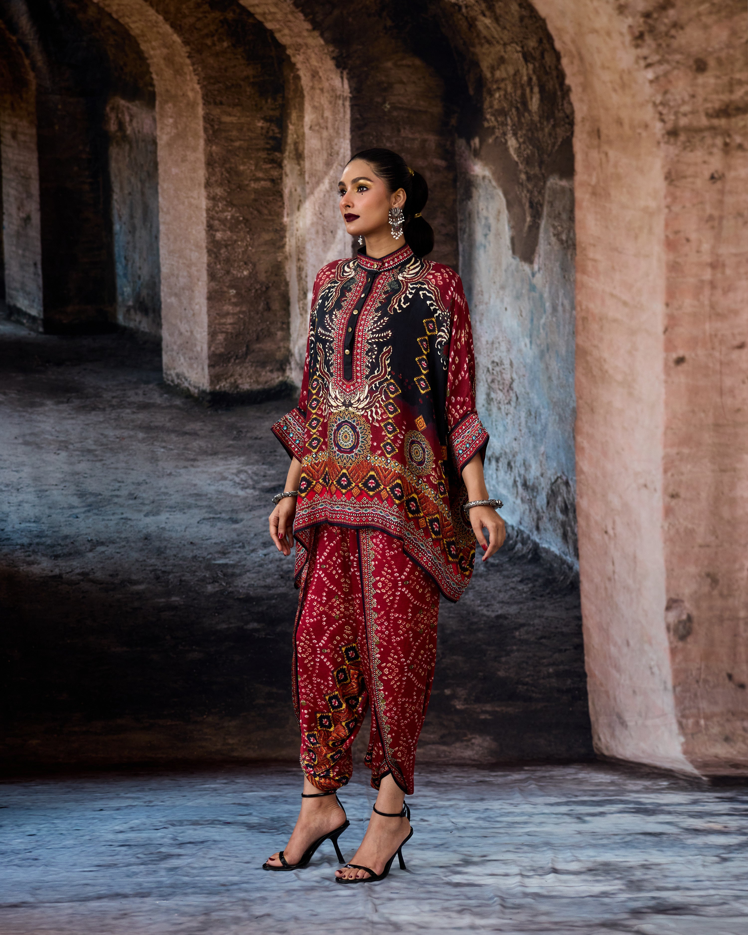 Bethari : Chanel/Sonth - Red/Black