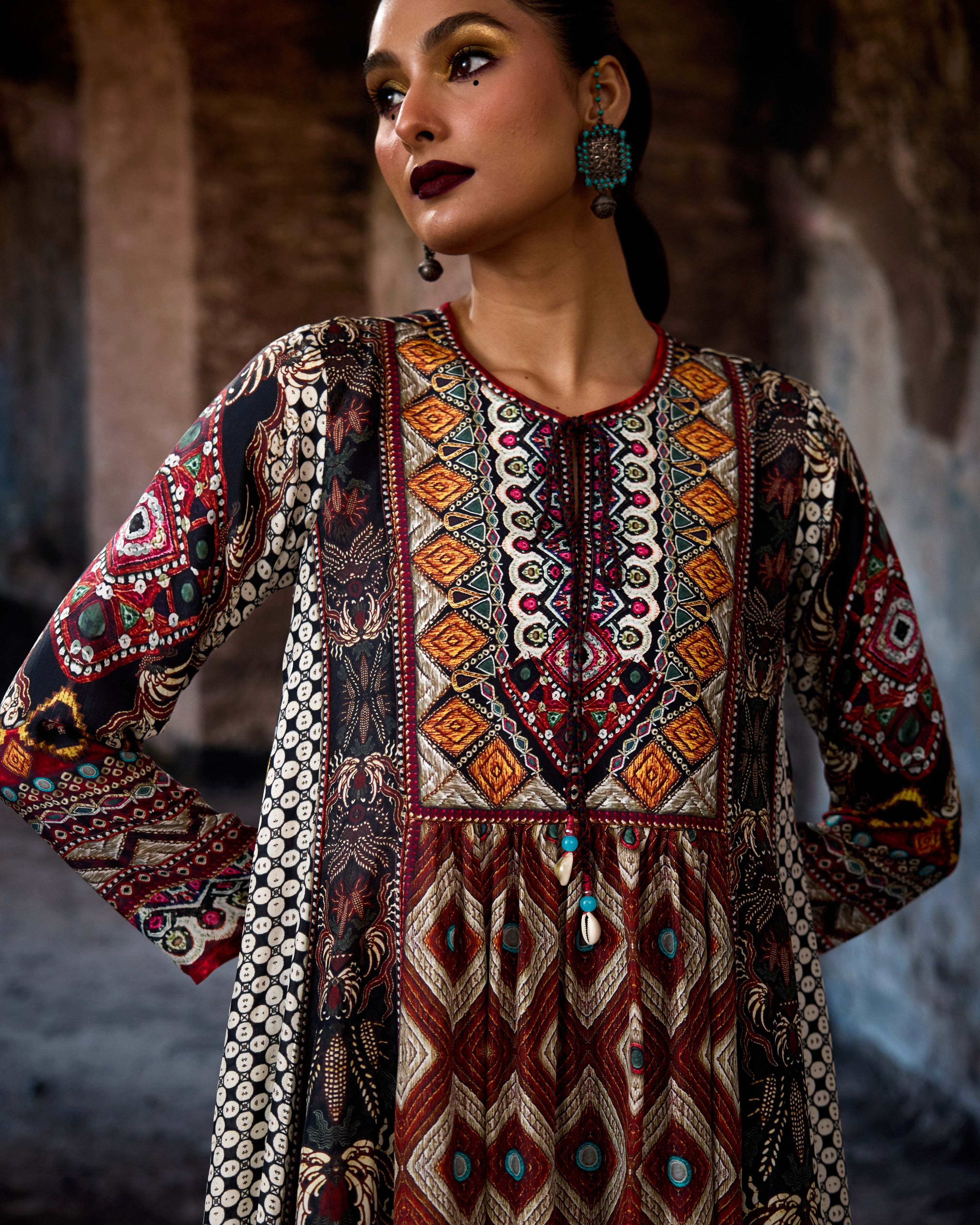 Bethari : Anisha - Eggshell/Maroon