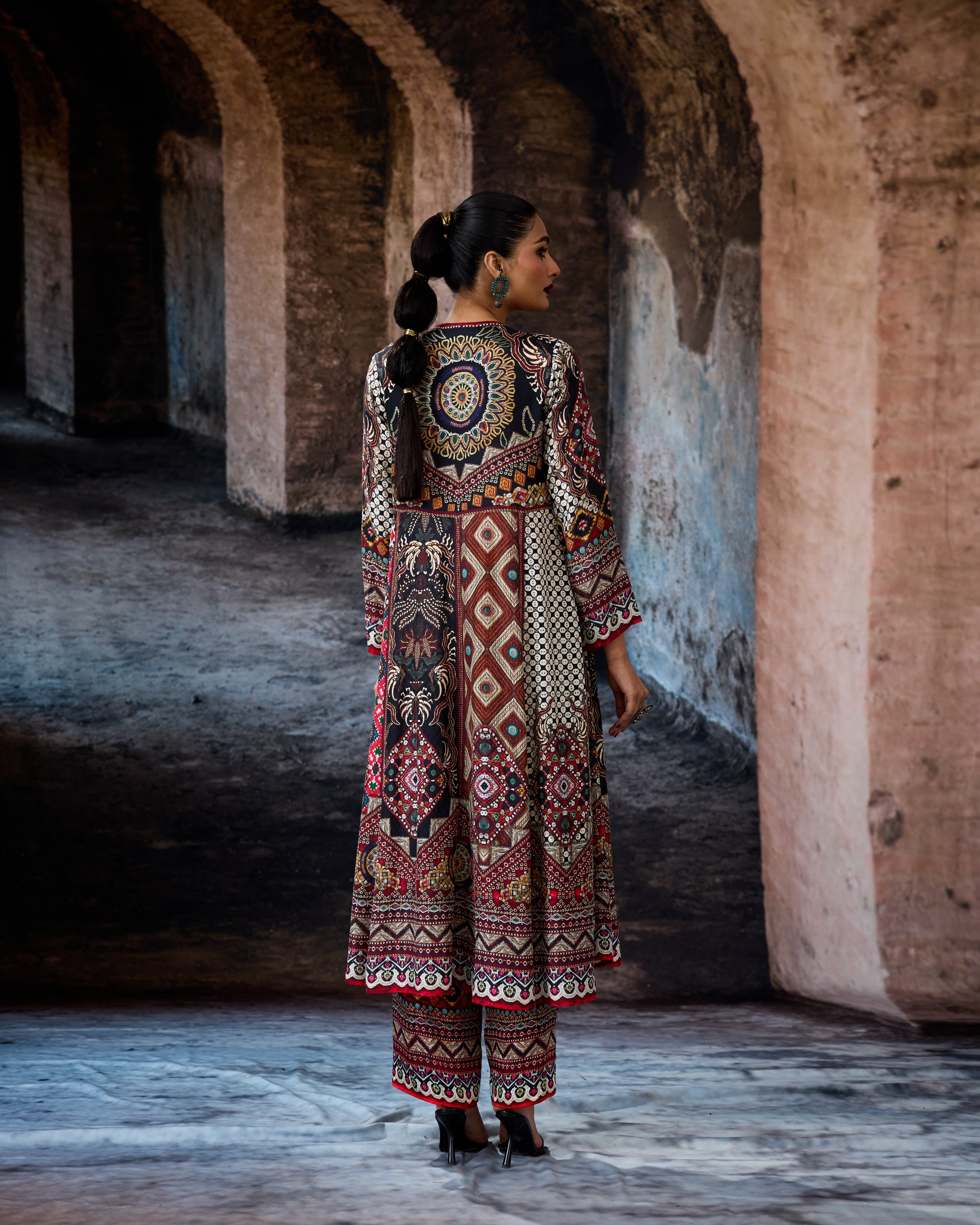 Bethari : Anisha - Eggshell/Maroon