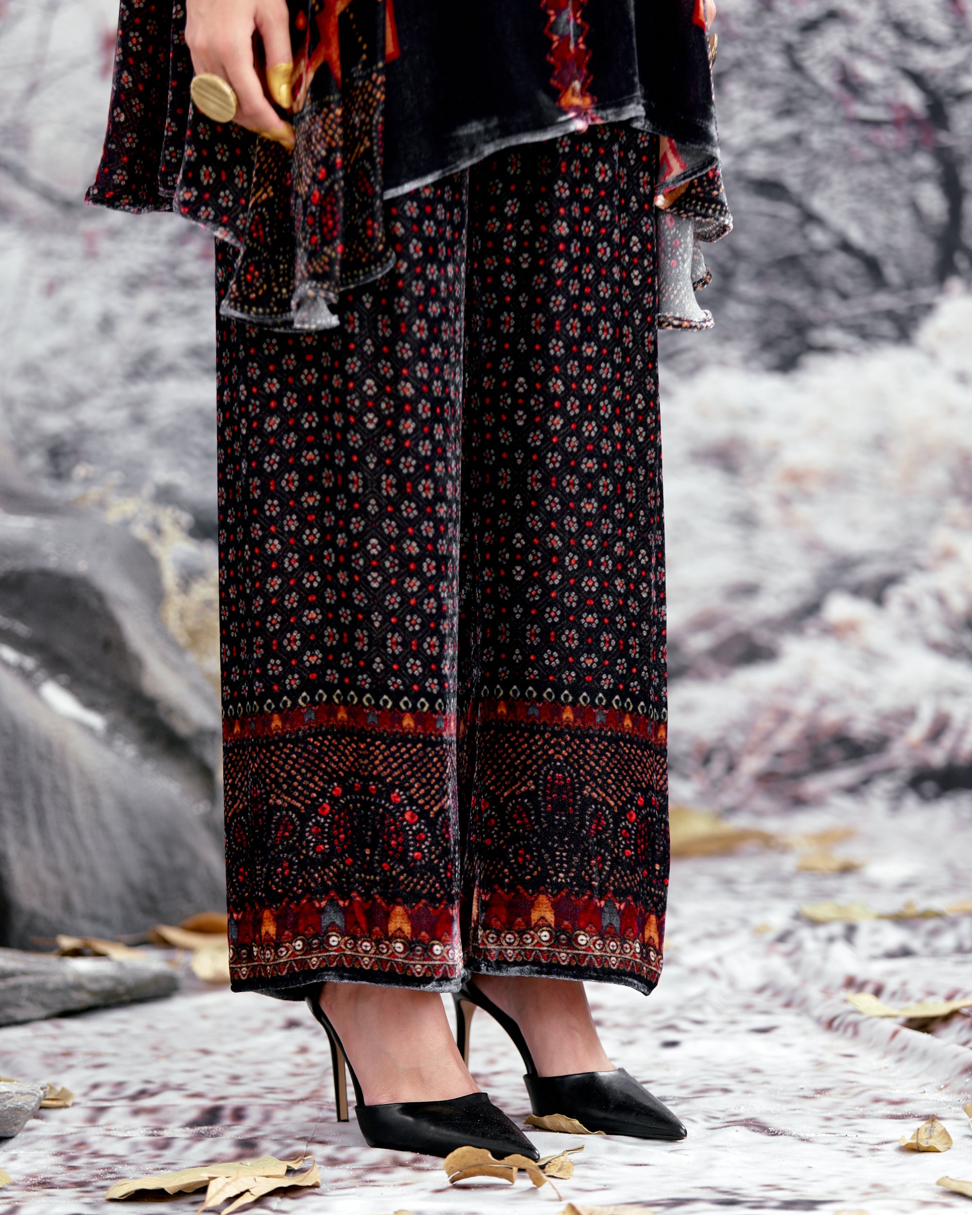 Tijori : Nilofer - Black