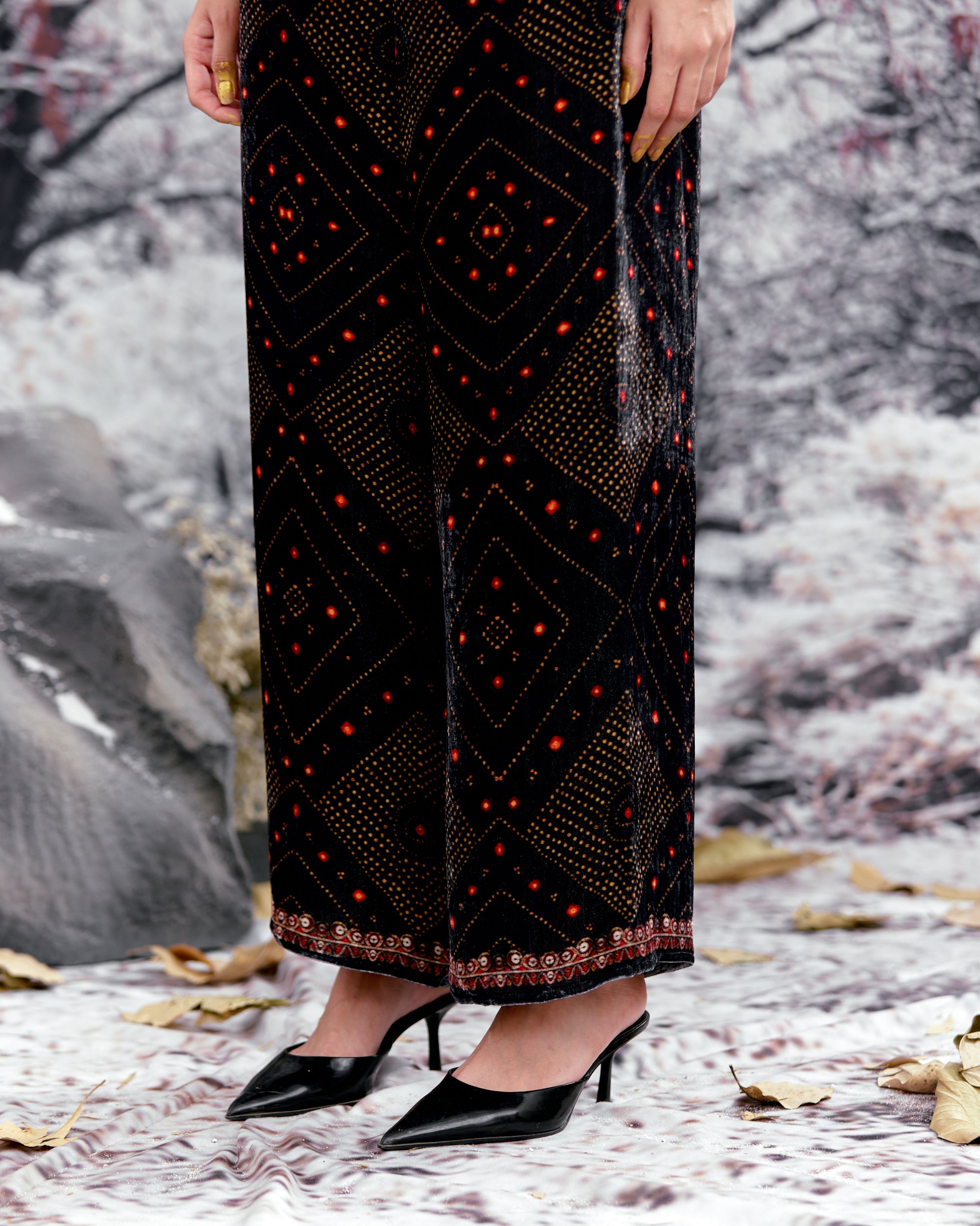 Tijori : Adhira - Black