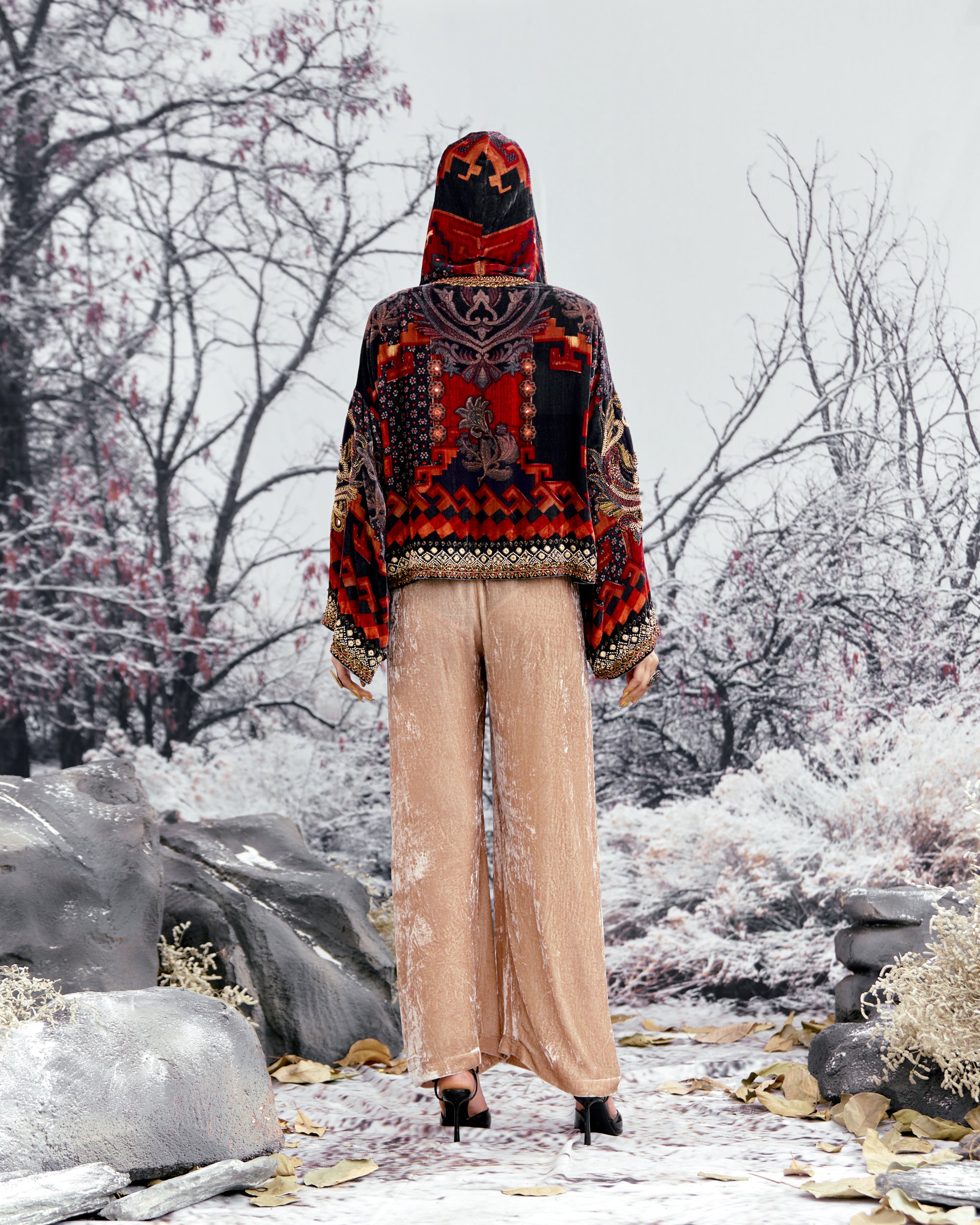 Tijori : Romania - Black/Rust