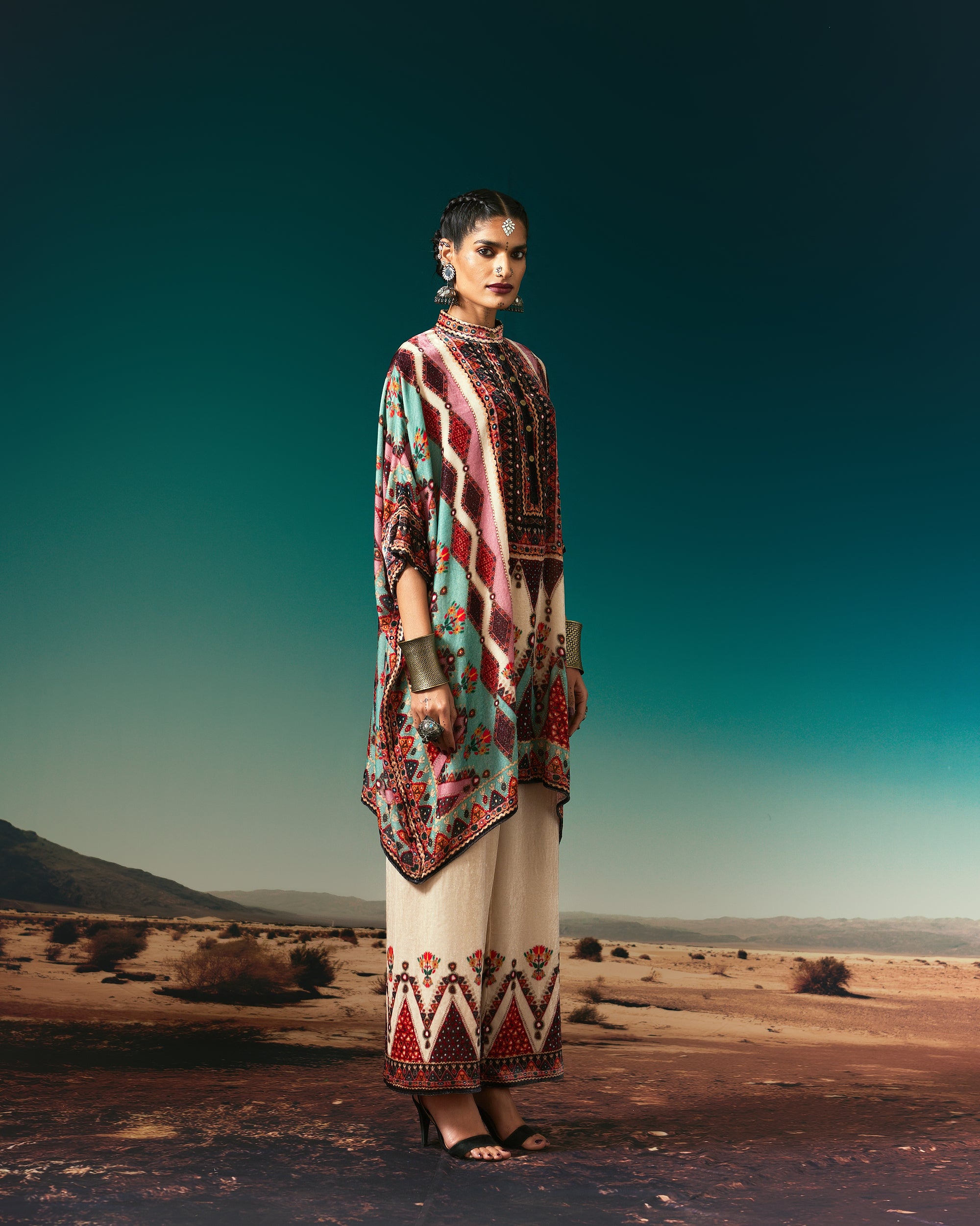 Kutch : Chanel 36" - Multi/Eggshell
