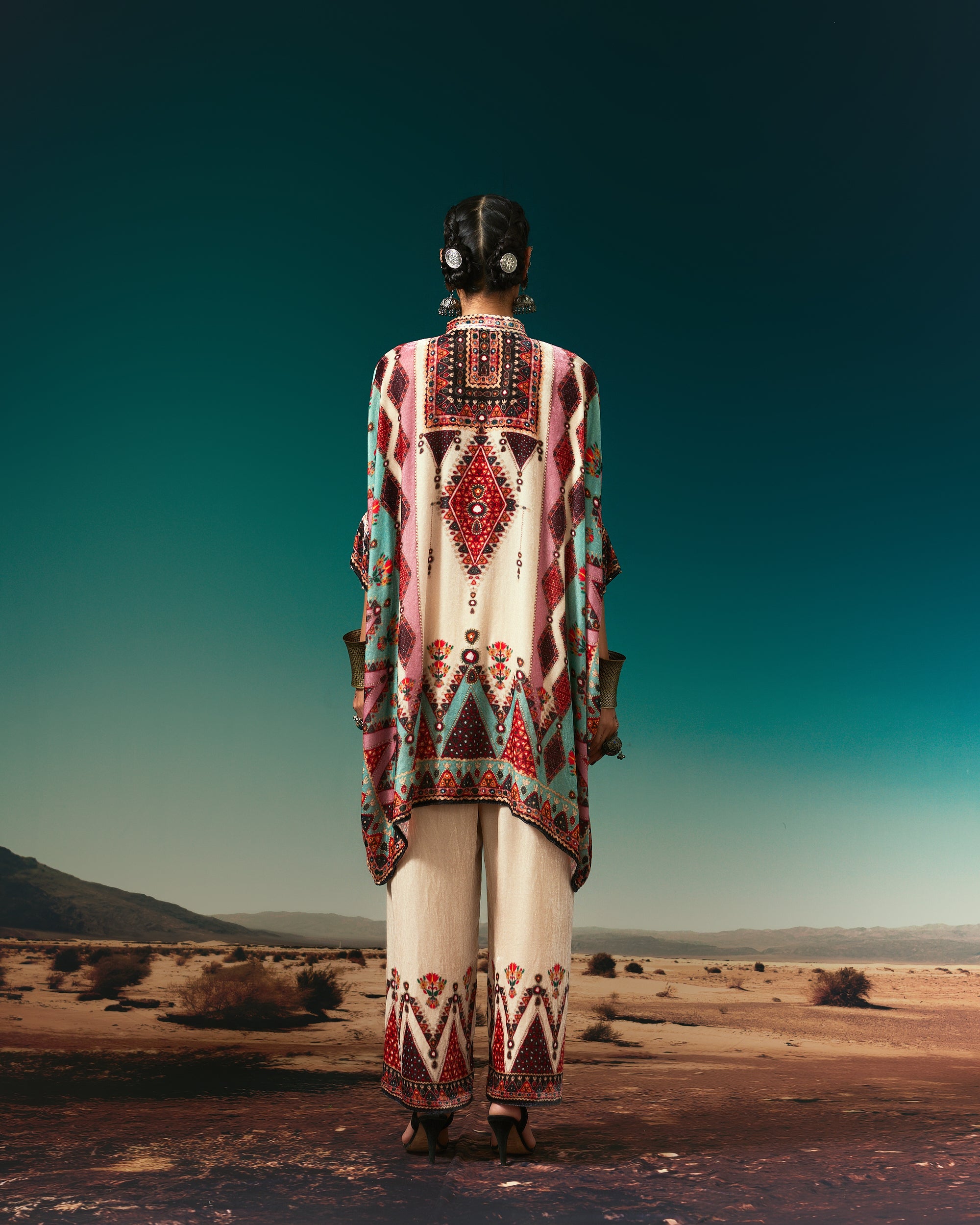 Kutch : Chanel 36" - Multi/Eggshell