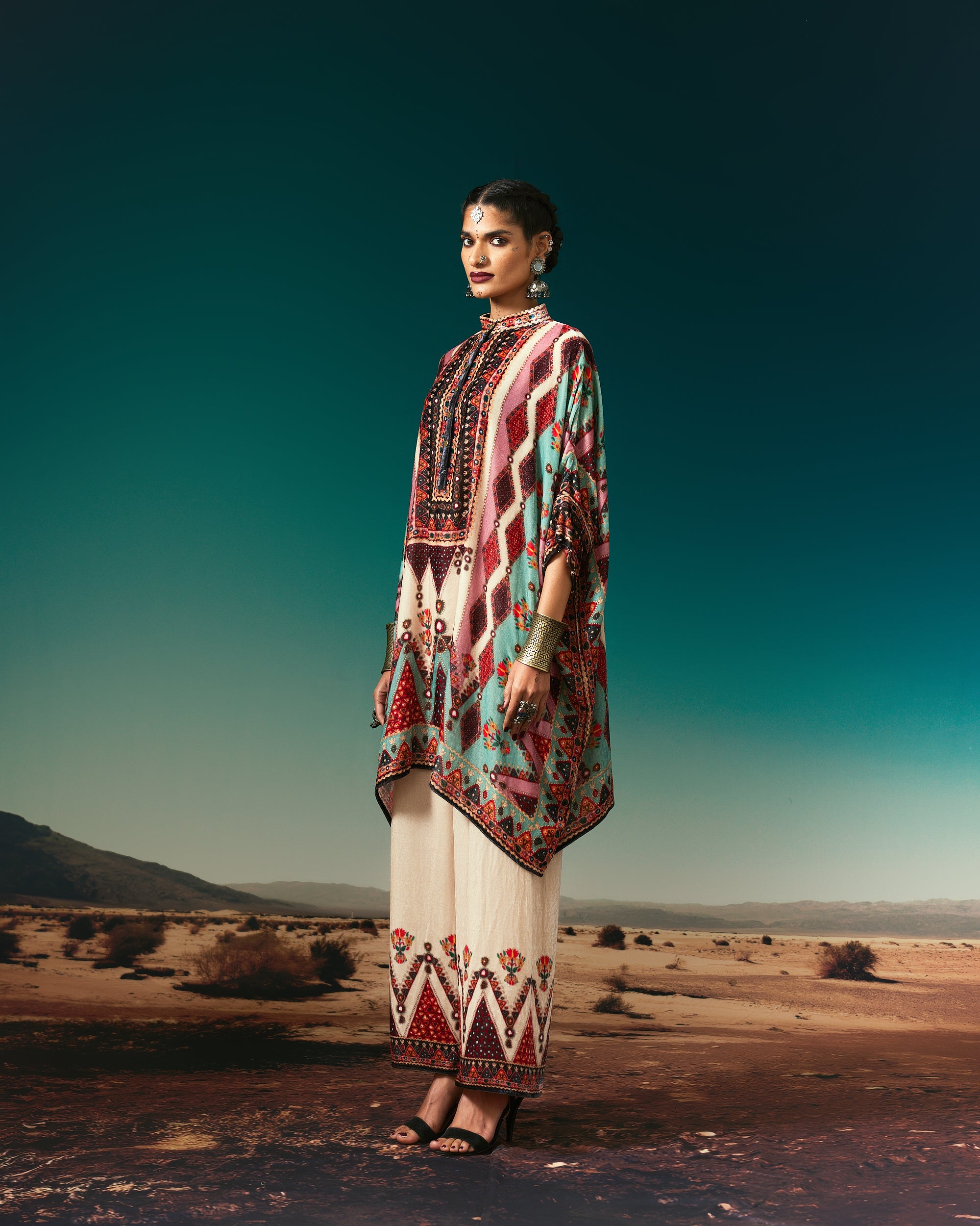 Kutch : Chanel 36" - Multi/Eggshell