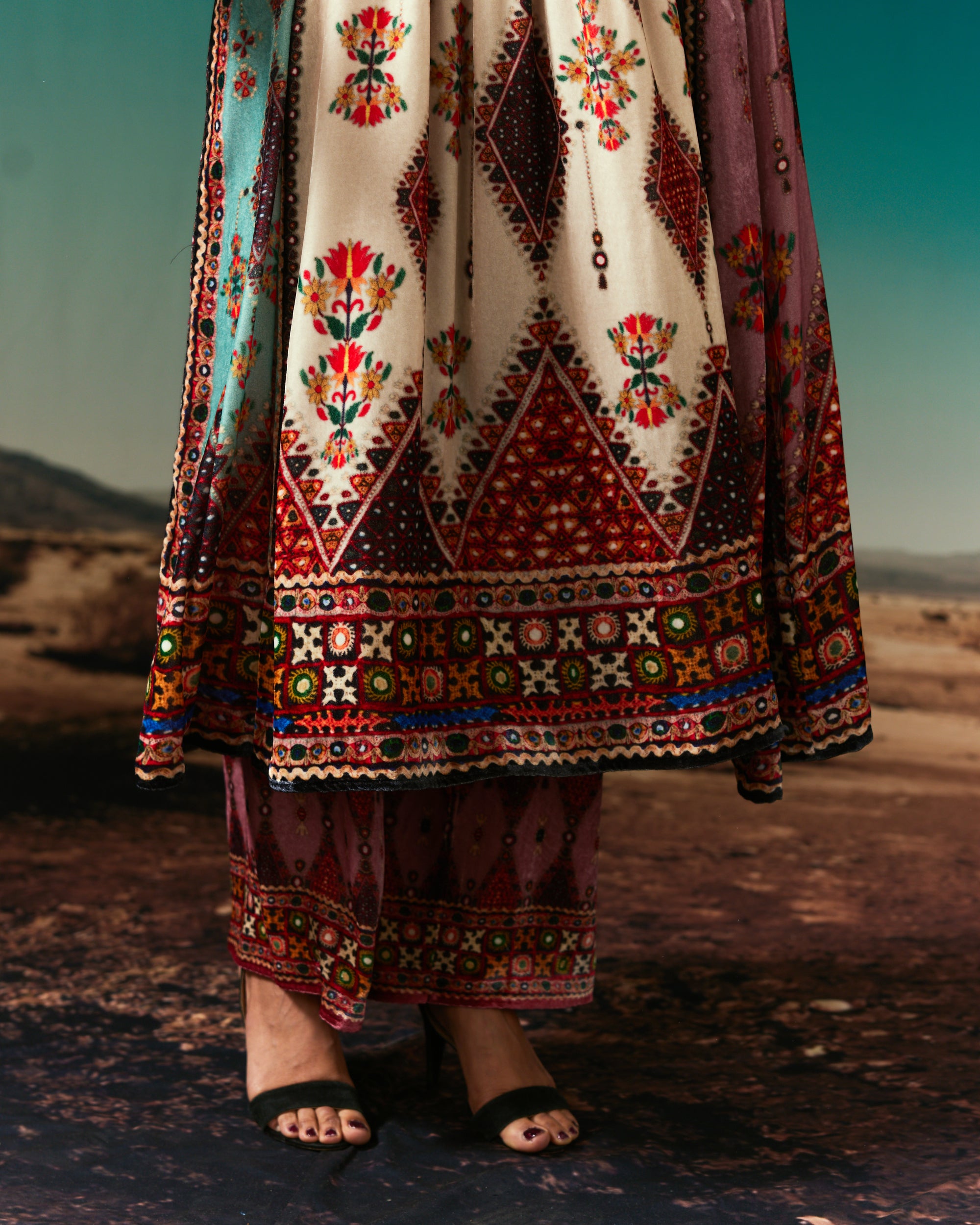 Kutch : Anisha - Eggshell/Rose/Sea Blue