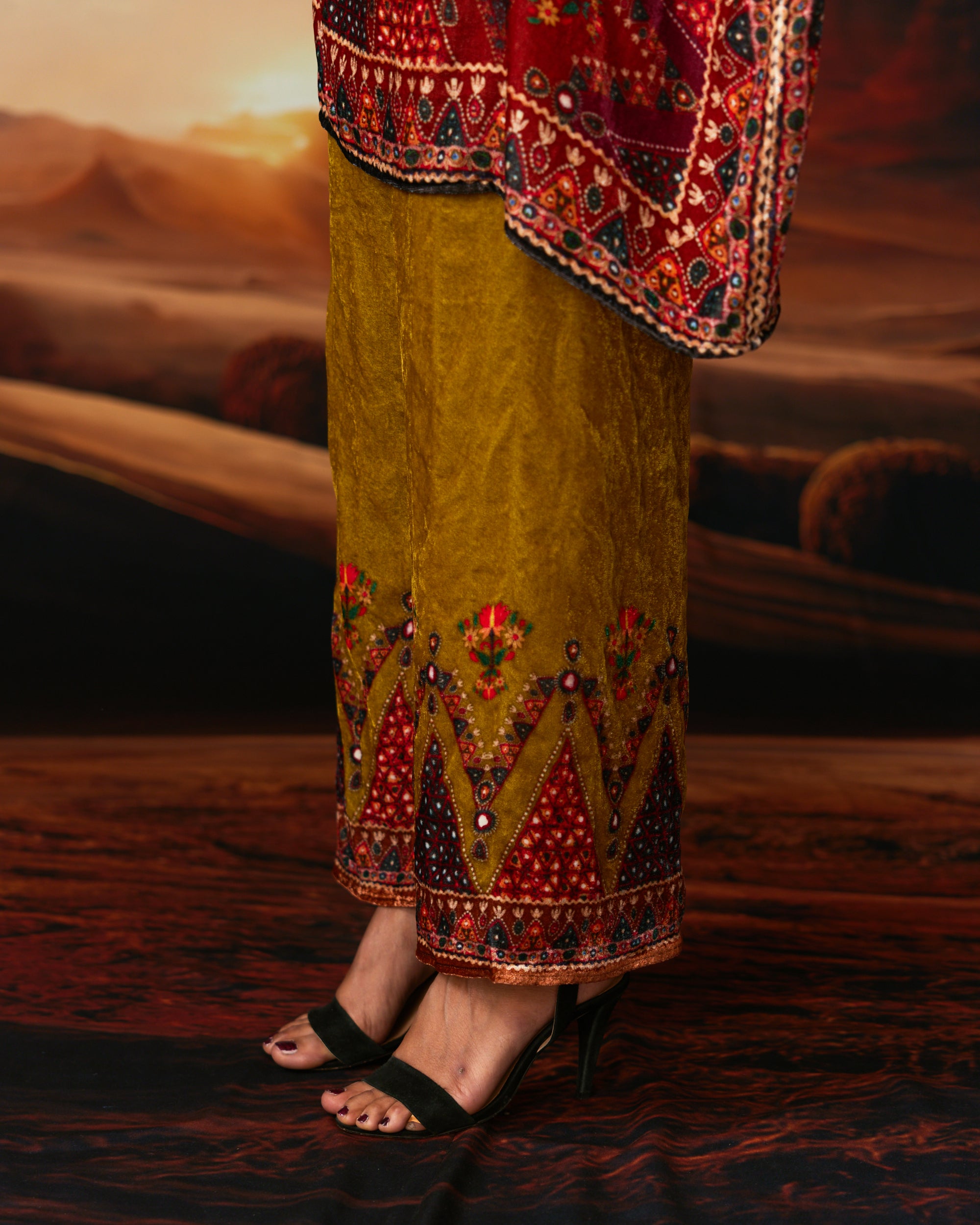 Kutch : Chanel 36" - Rust/Anise/Raspberry