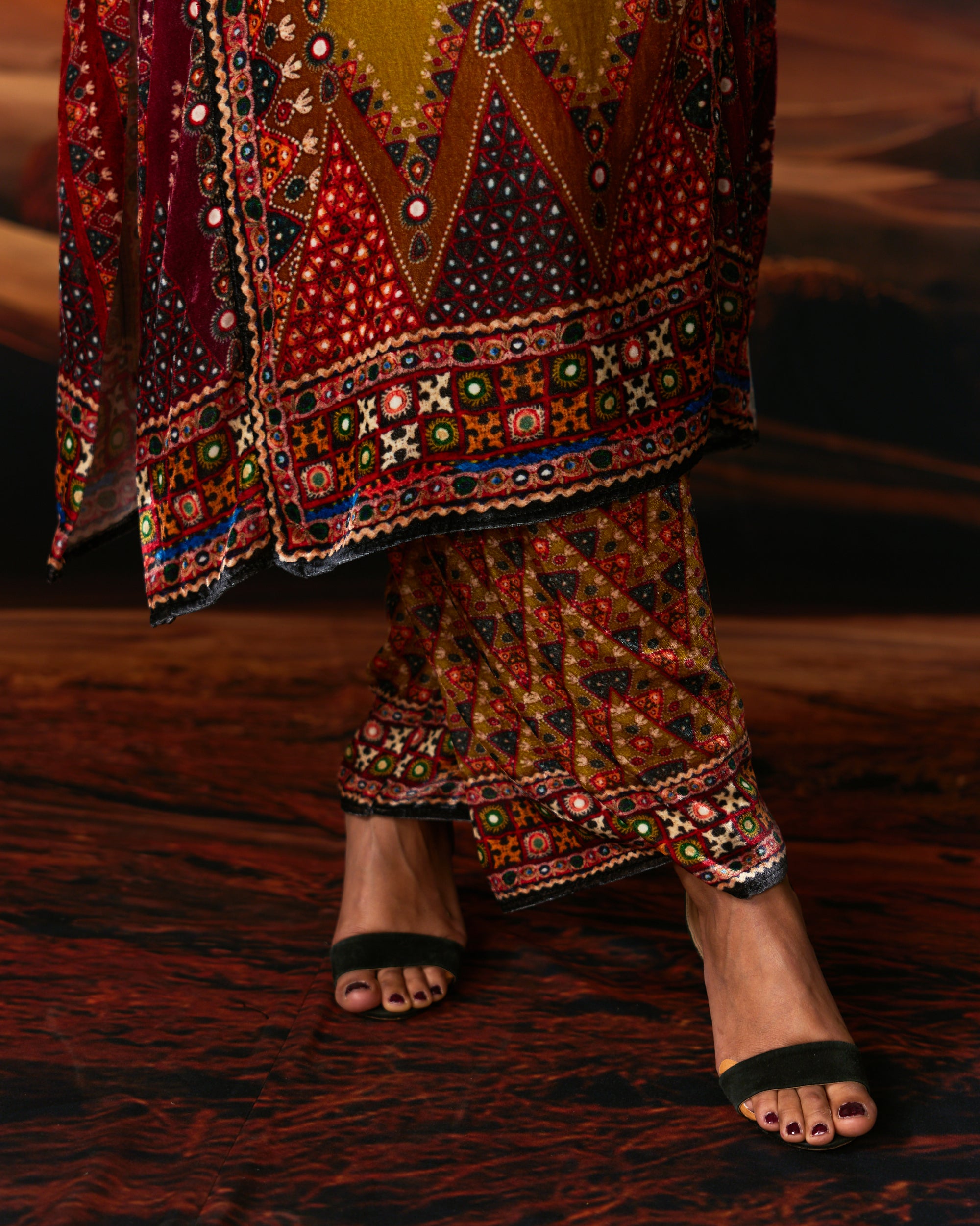 Kutch : Ghazala - Anise/Rust/Raspberry