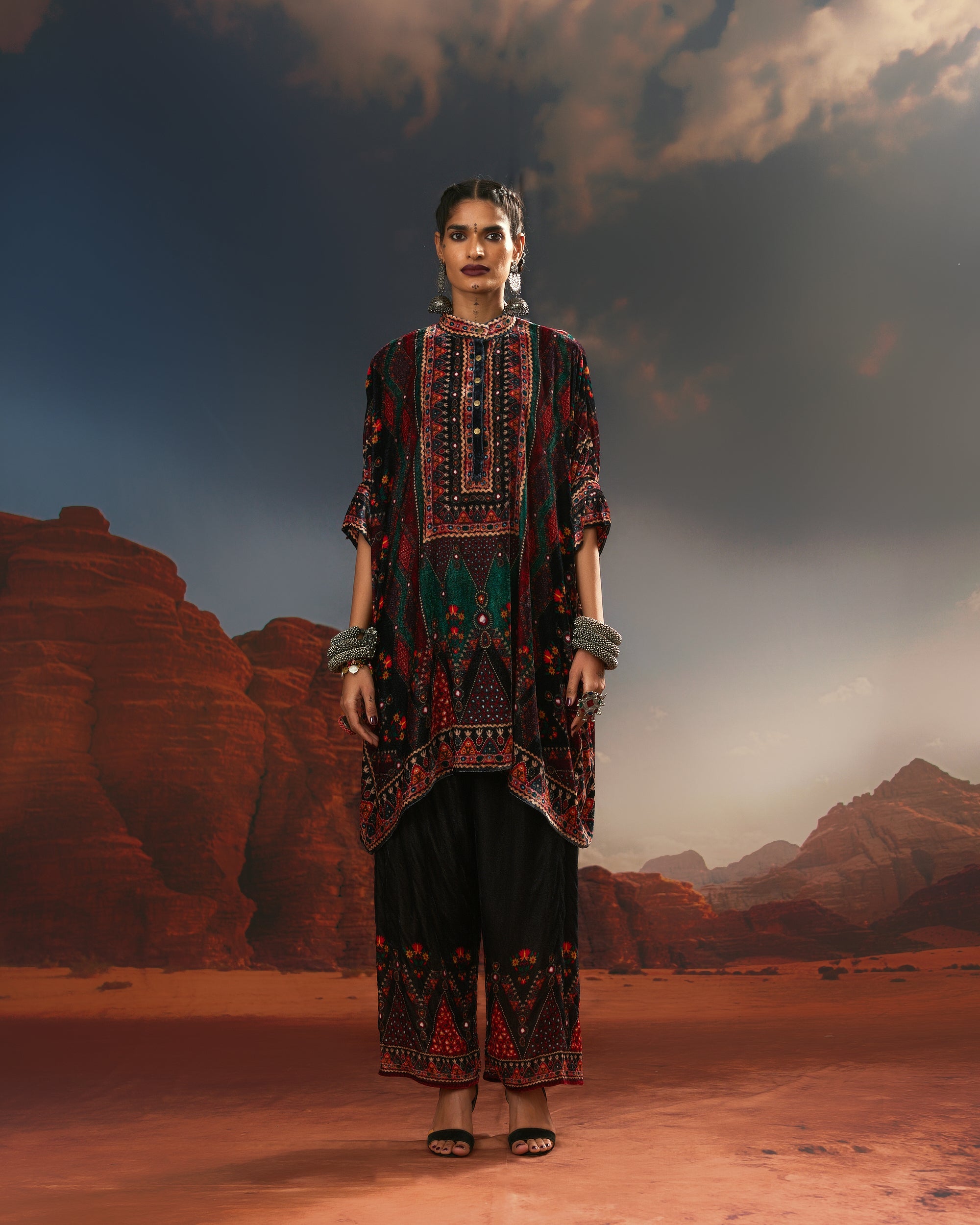 Kutch : Chanel 36" - Red/Teal/Black
