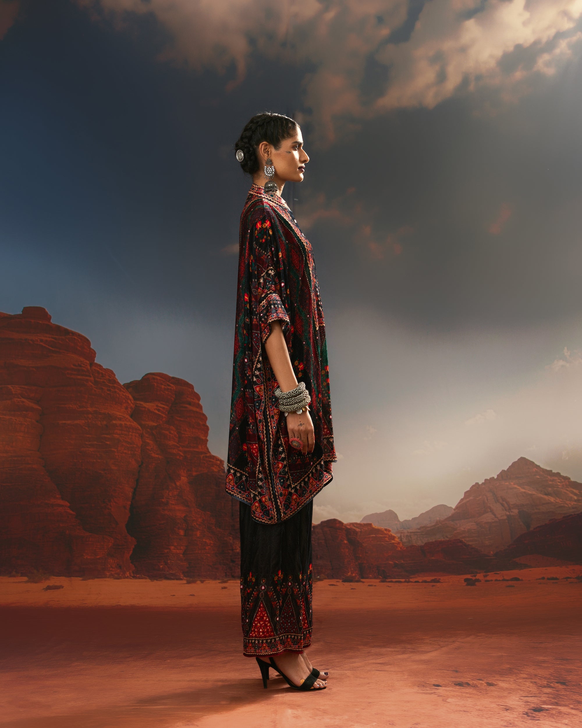 Kutch : Chanel 36" - Red/Teal/Black
