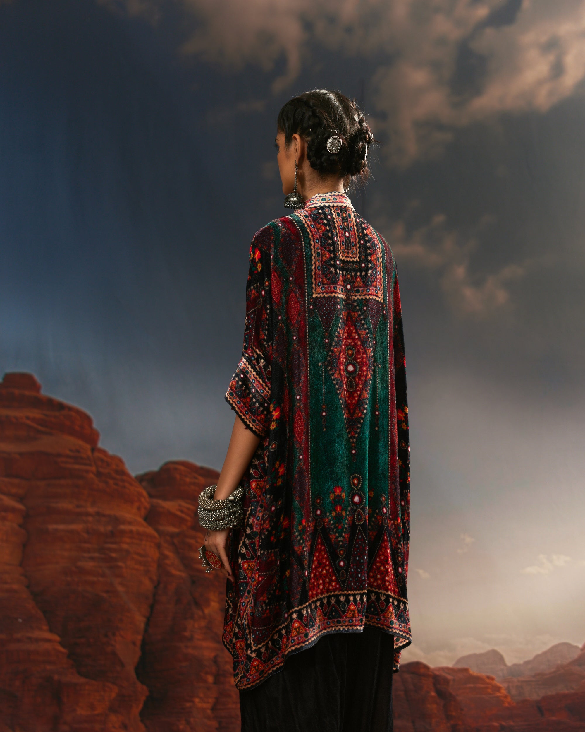 Kutch : Chanel 36" - Red/Teal/Black