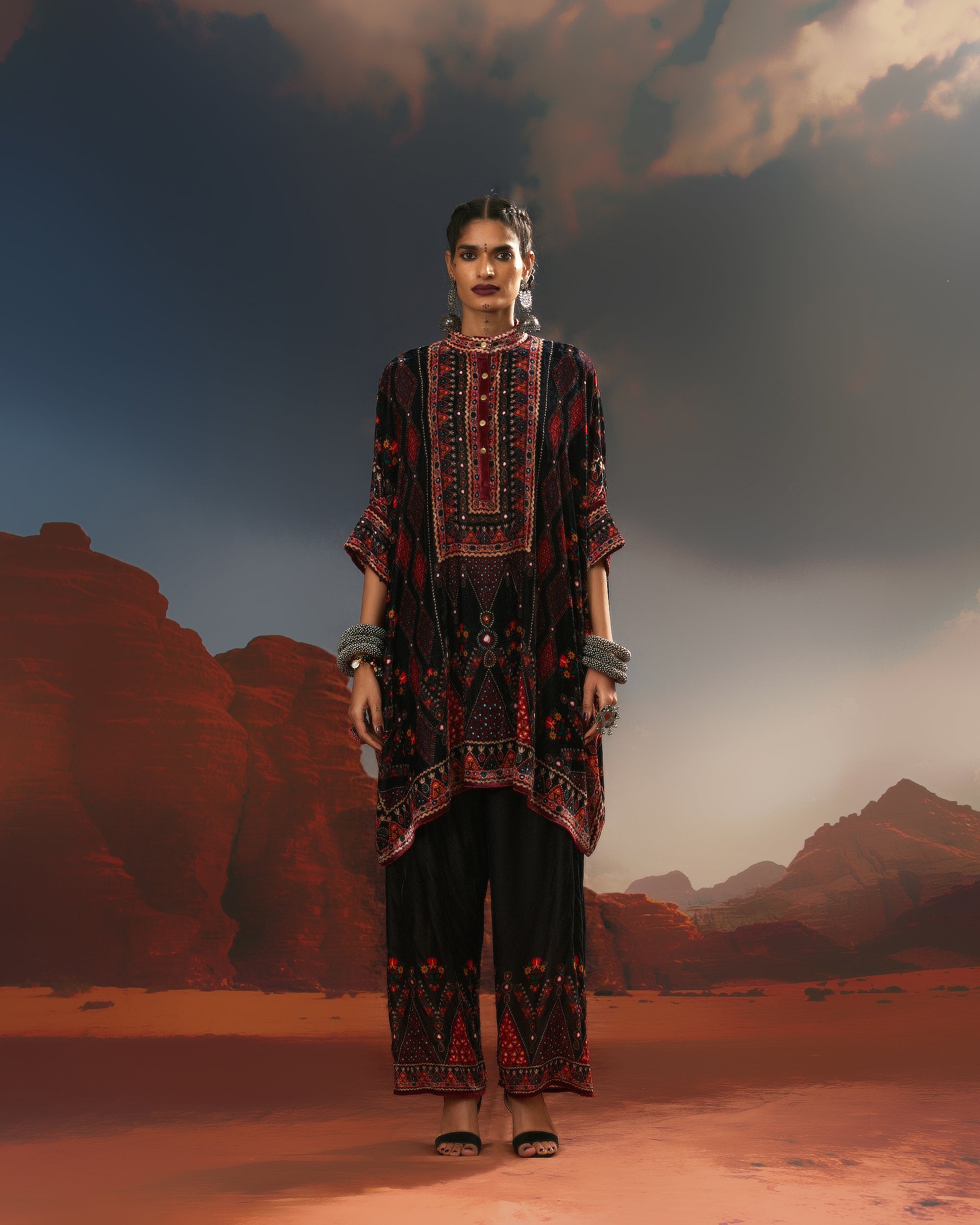 Kutch : Chanel 36" - Black