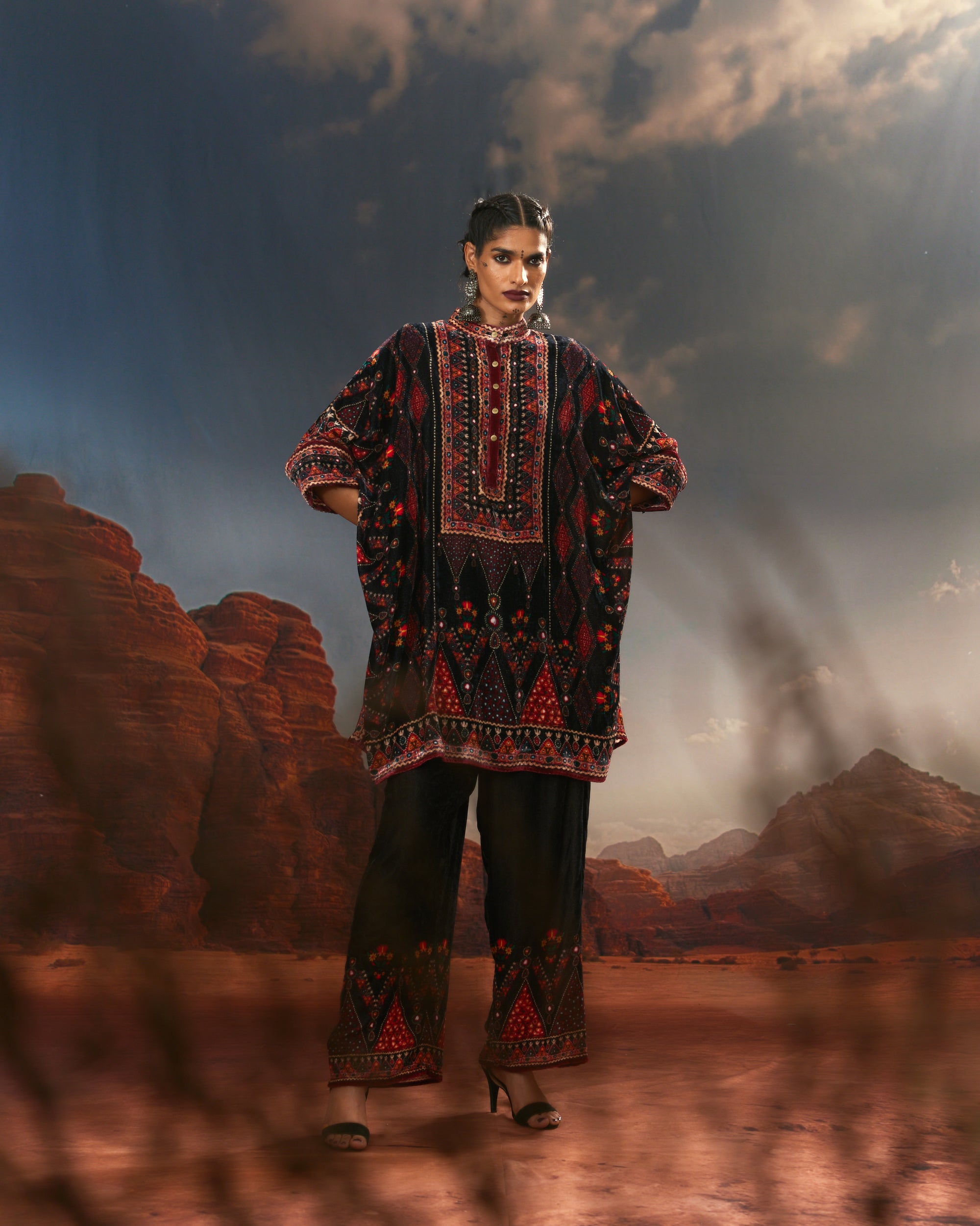 Kutch : Chanel 36" - Black