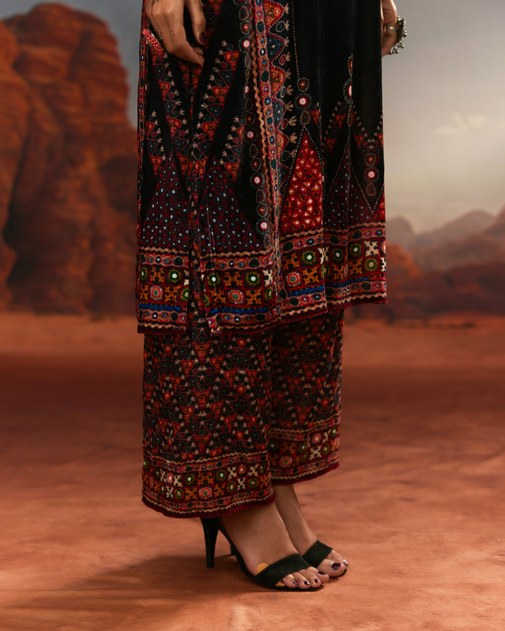 Kutch : Ghazala - Black
