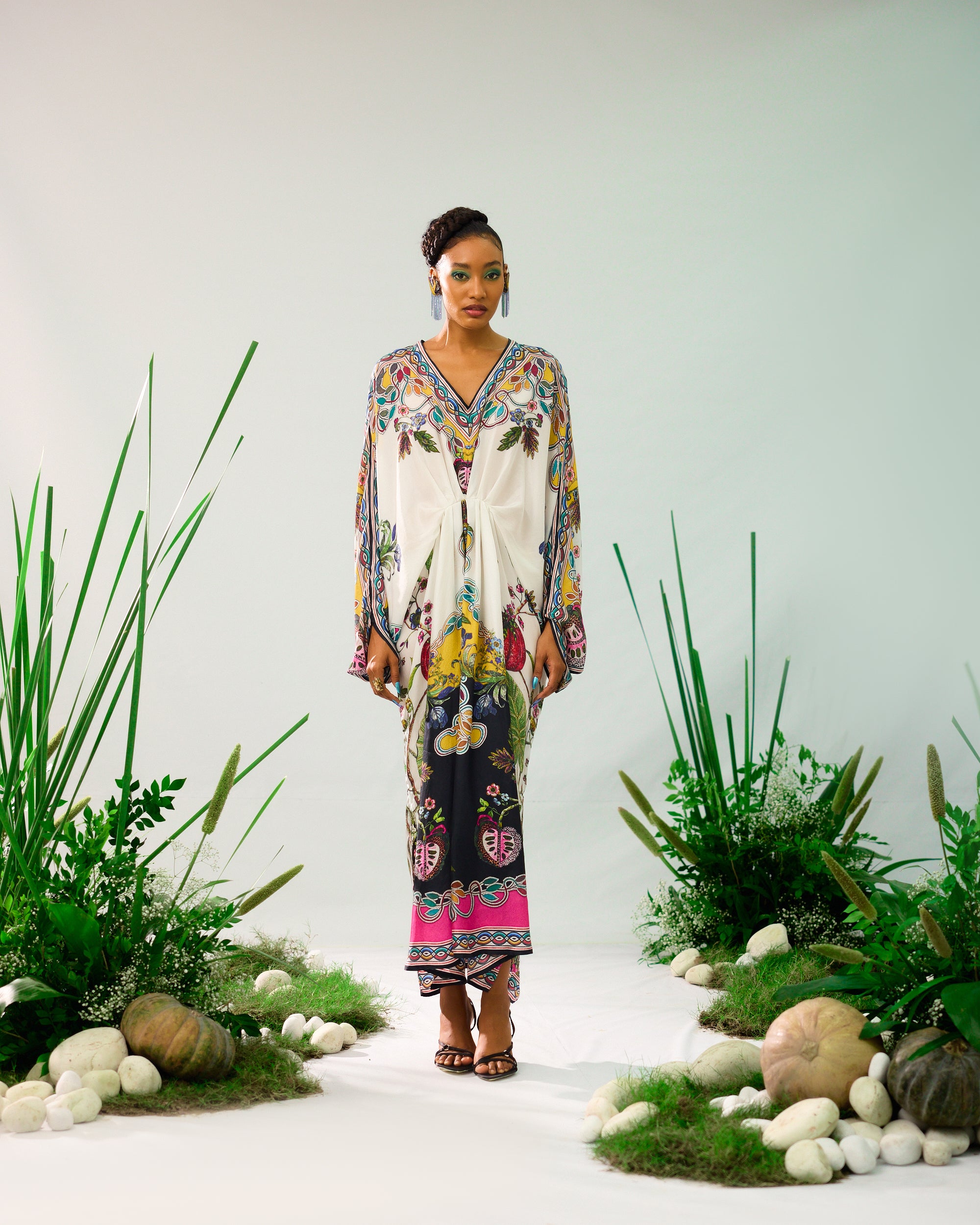 Florence : Rasika - White/Black