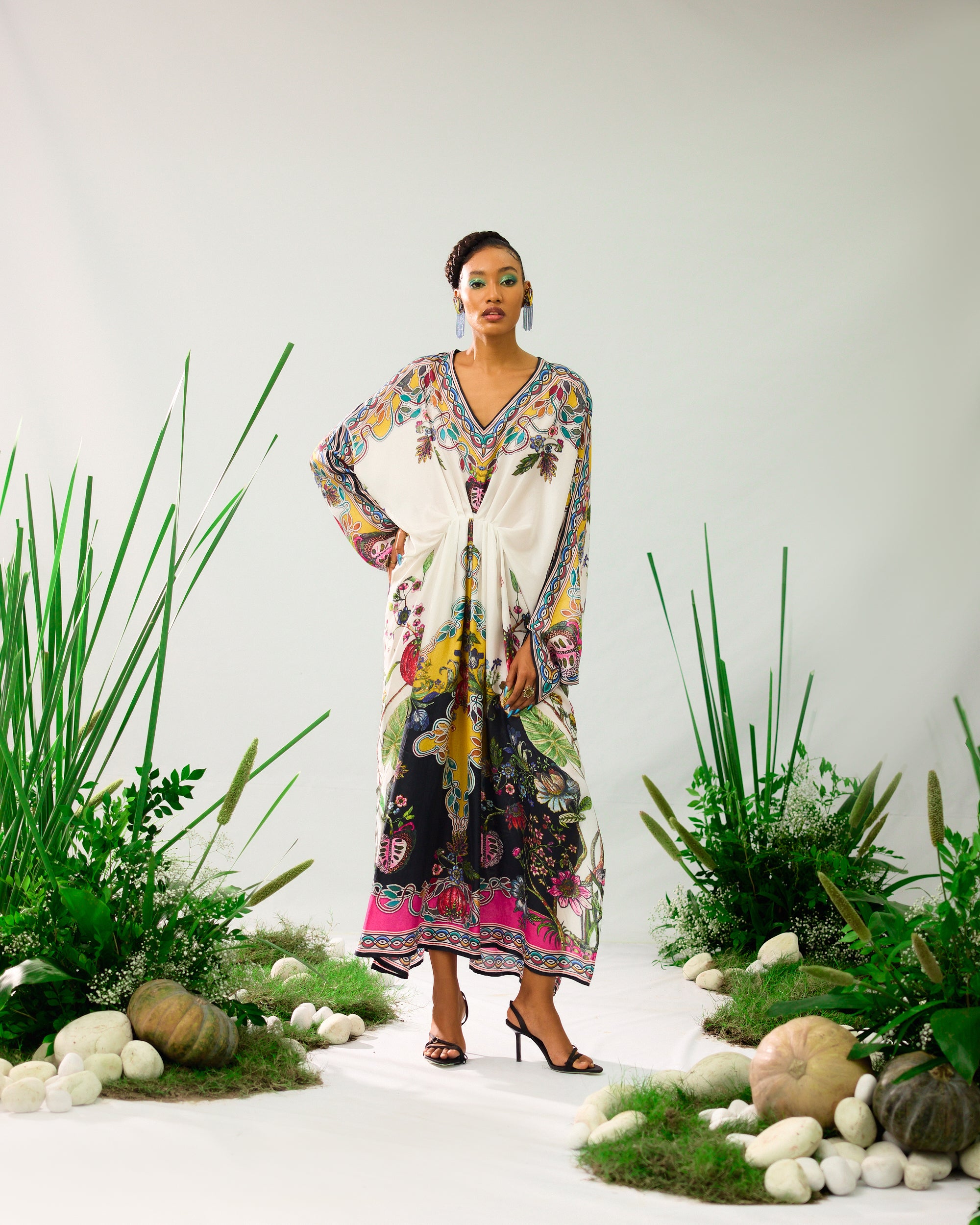 Florence : Rasika - White/Black