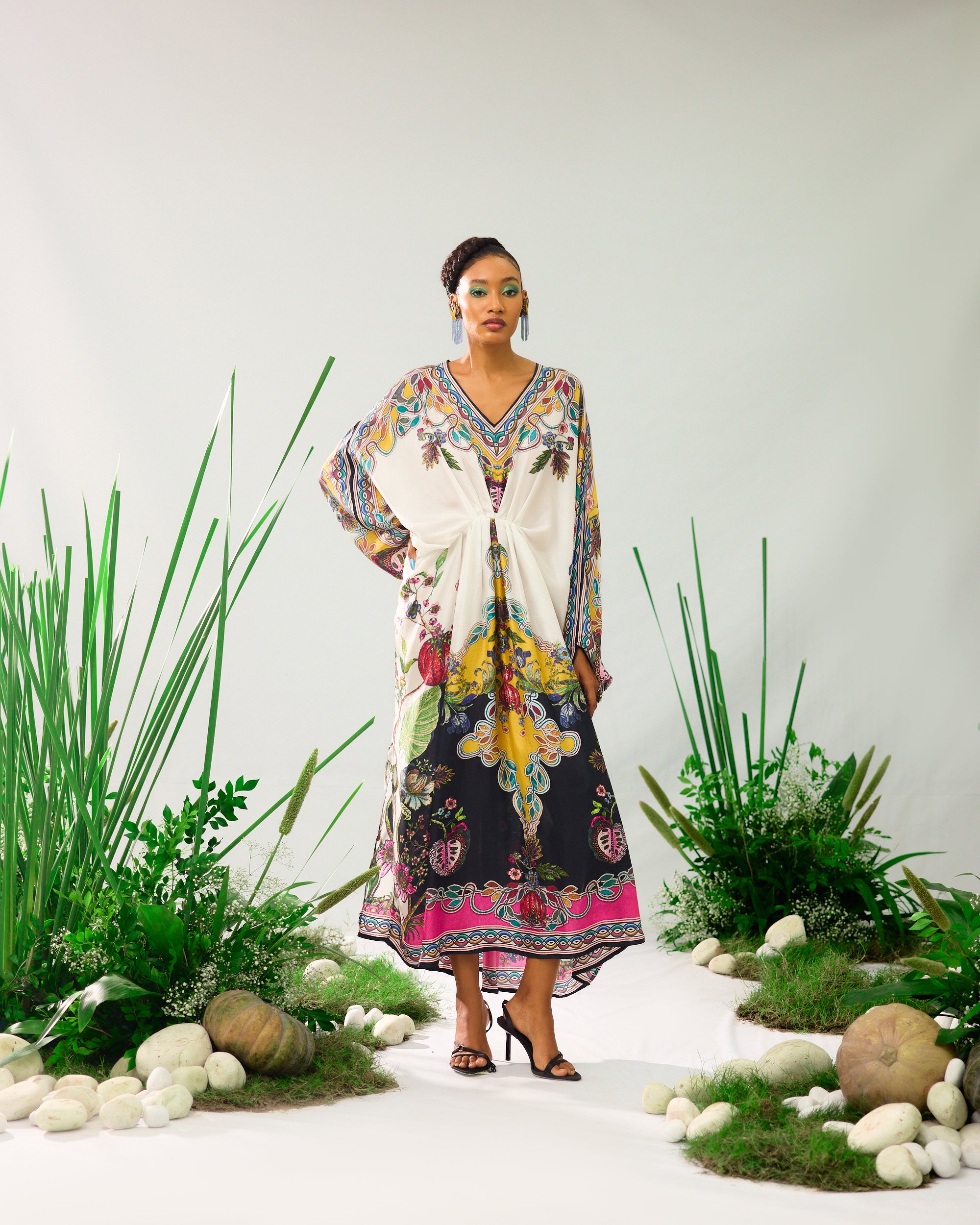 Florence : Rasika - White/Black