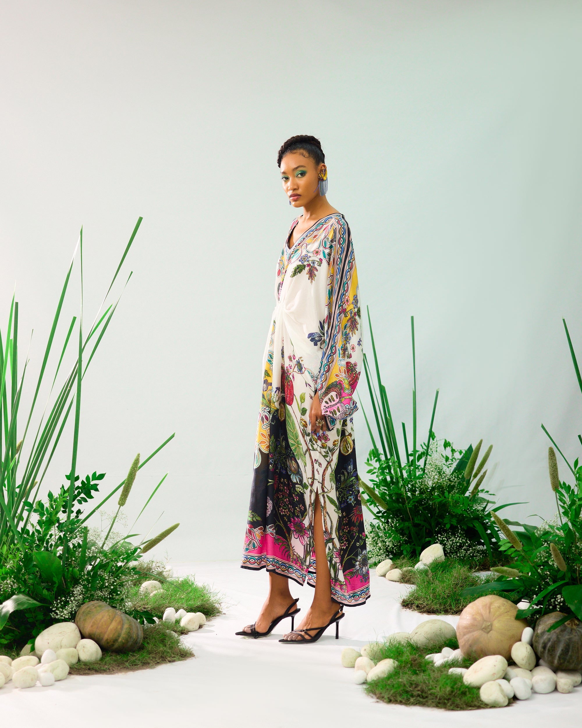 Florence : Rasika - White/Black