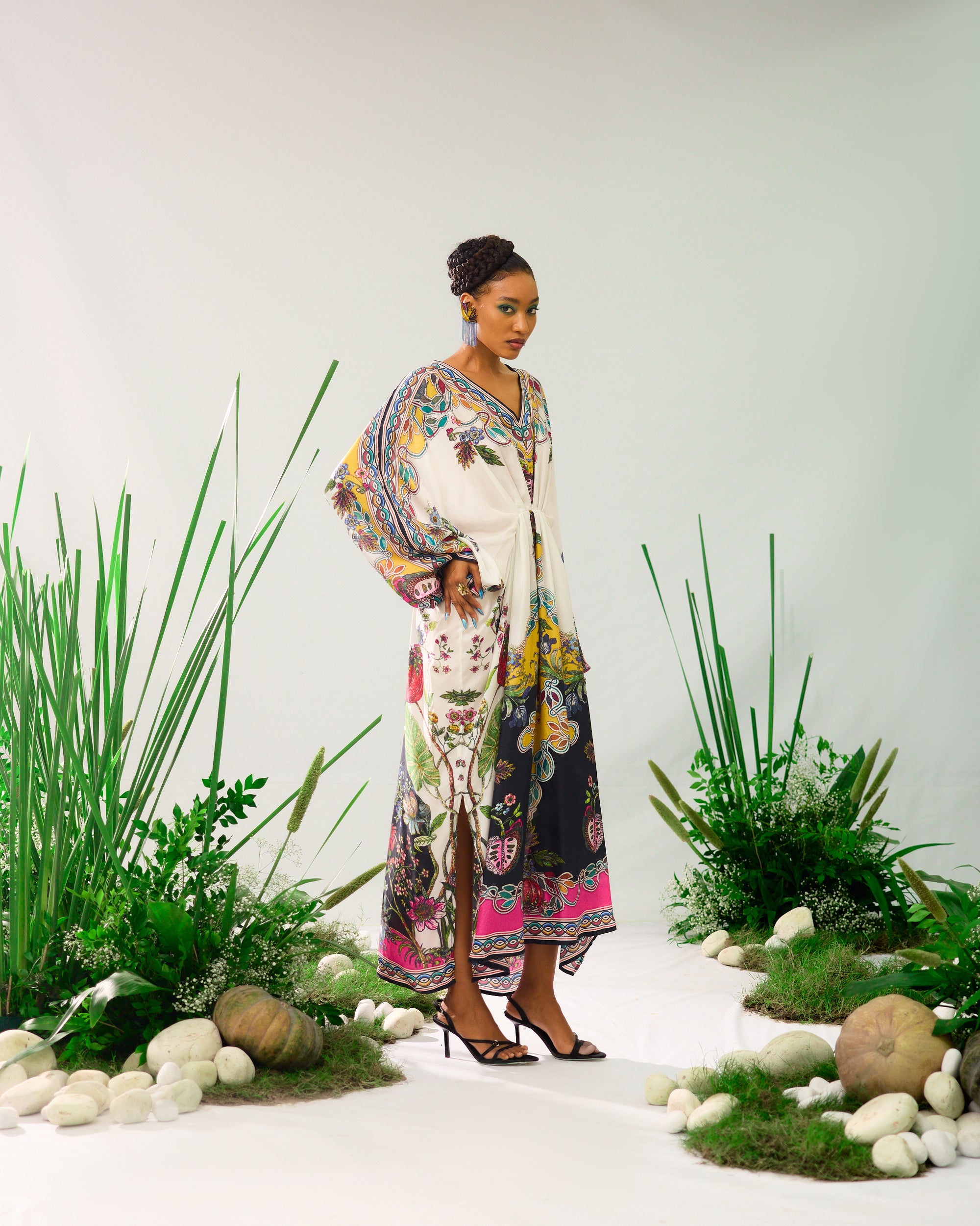 Florence : Rasika - White/Black