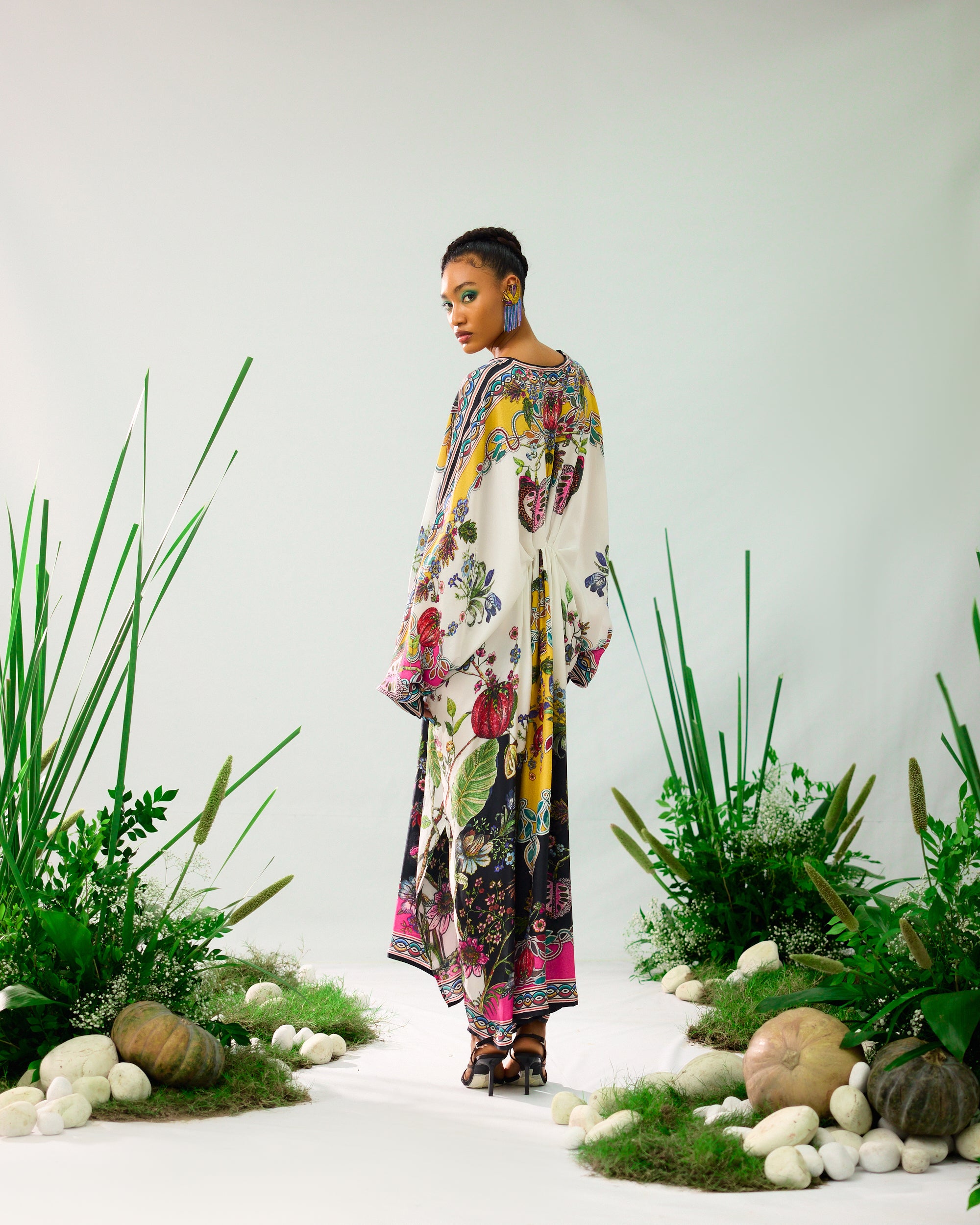 Florence : Rasika - White/Black