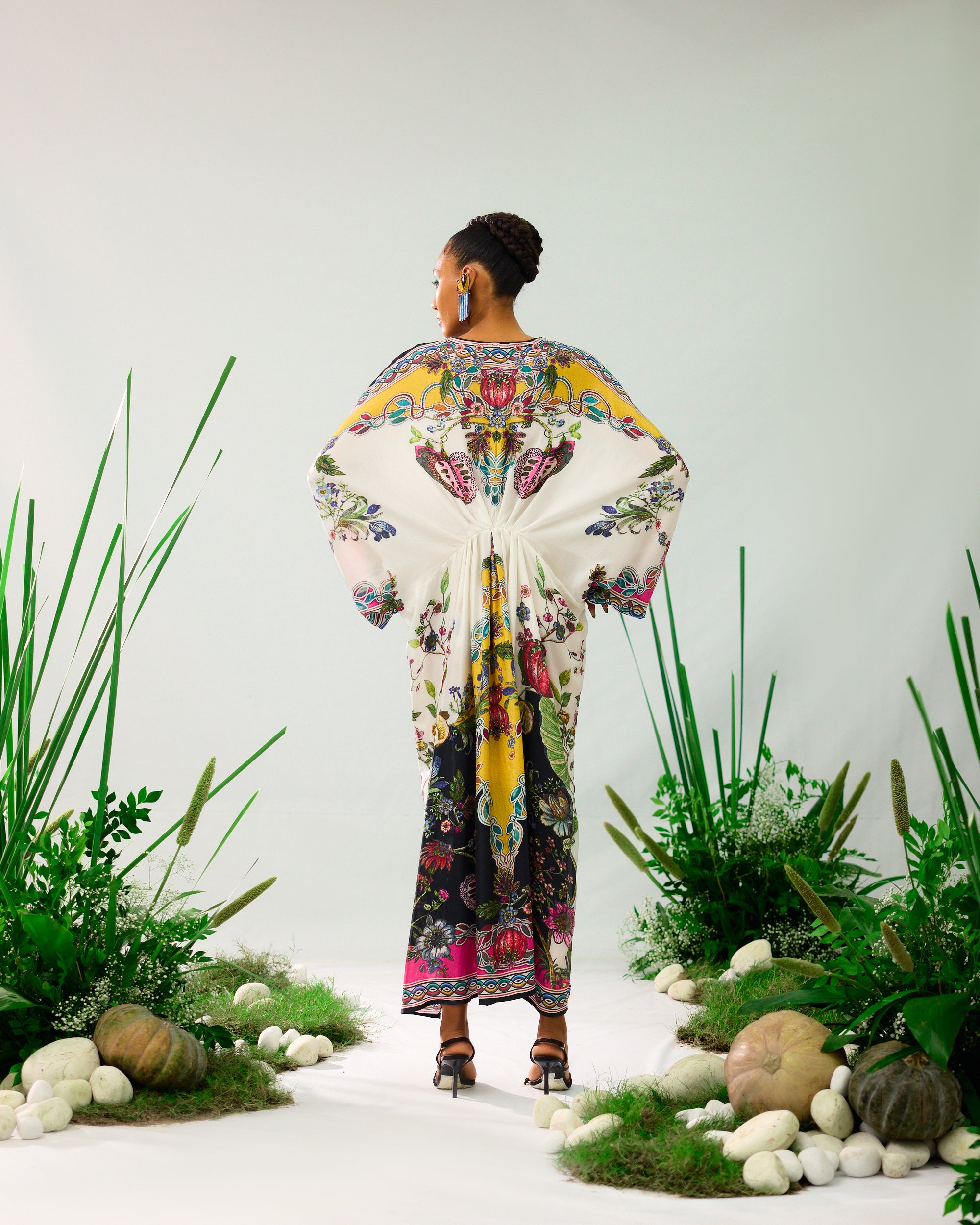 Florence : Rasika - White/Black