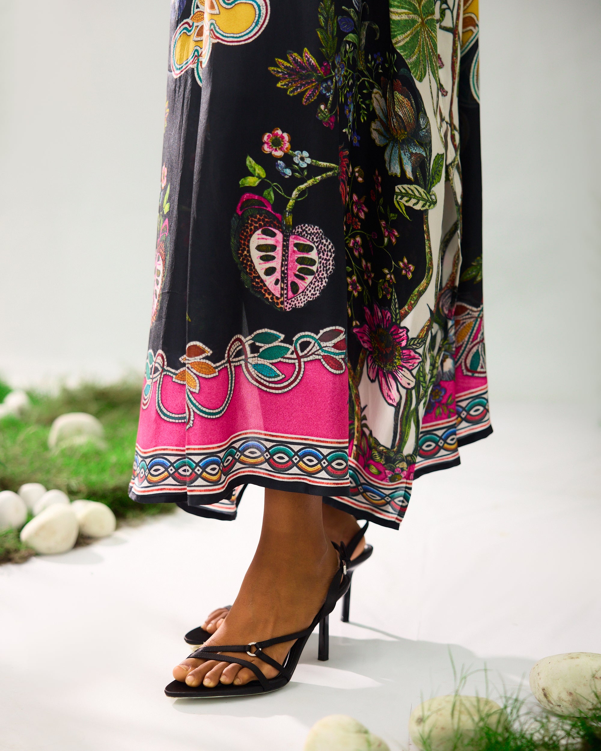 Florence : Rasika - White/Black