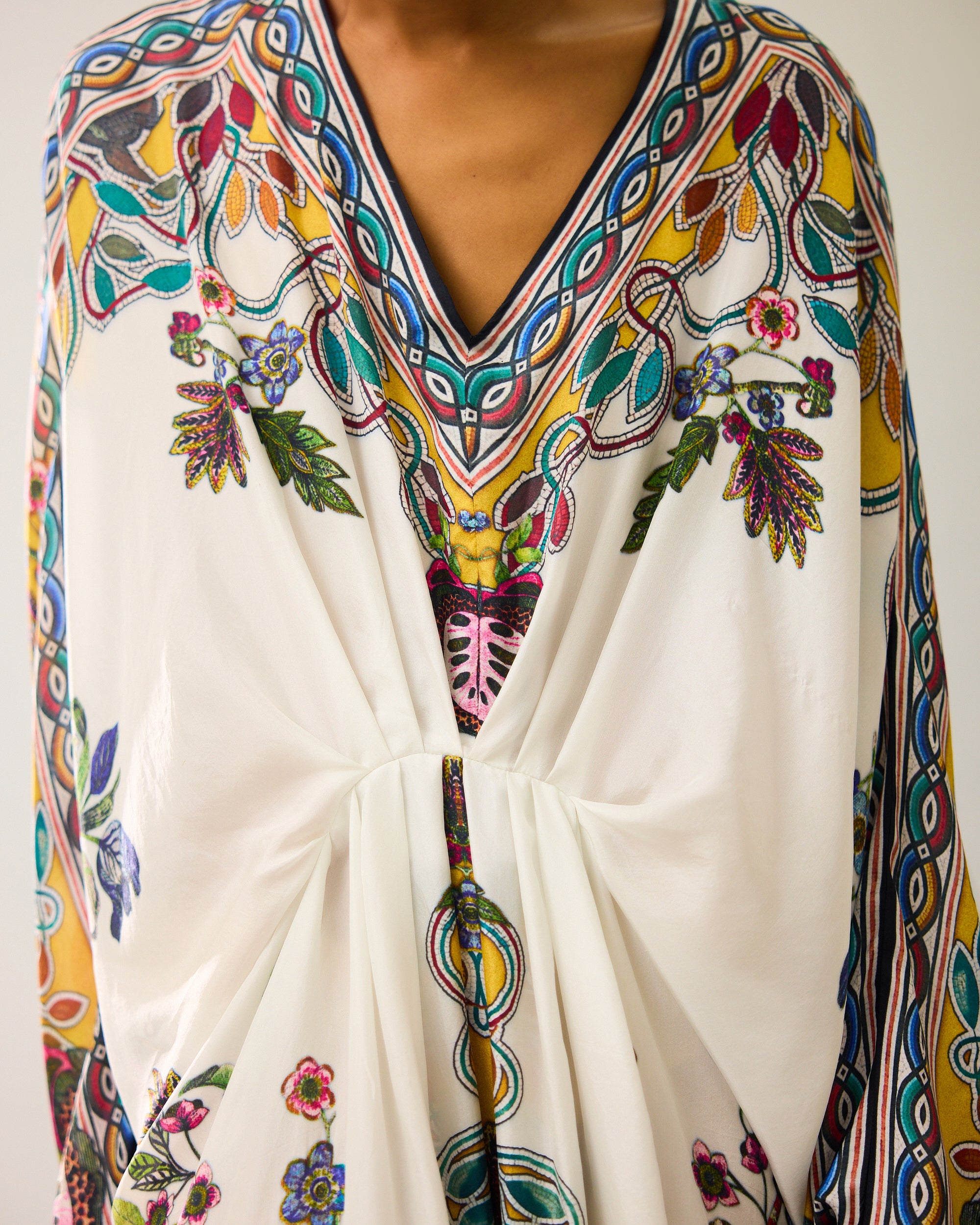 Florence : Rasika - White/Black
