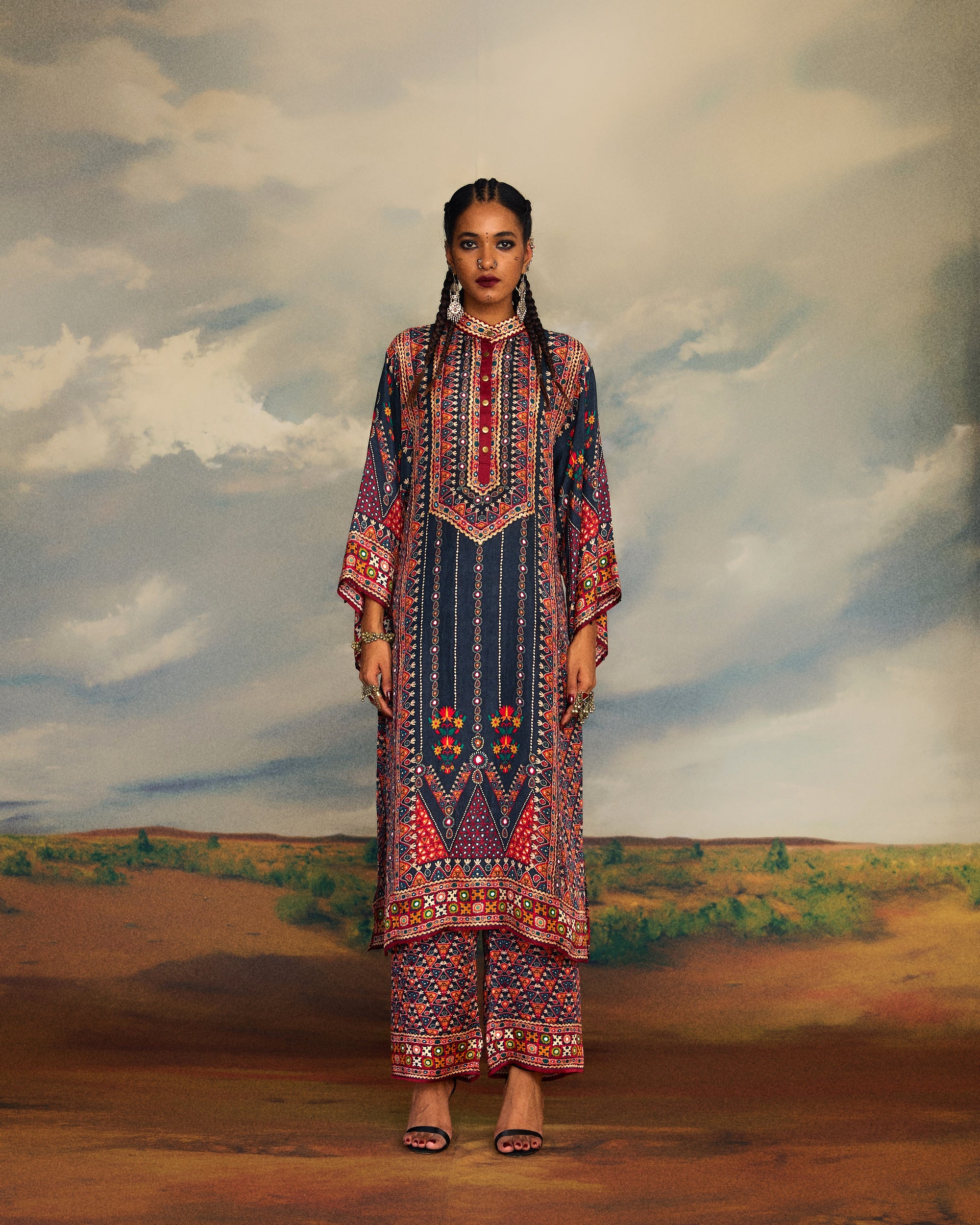 Kutch : Gayatri - Charcoal