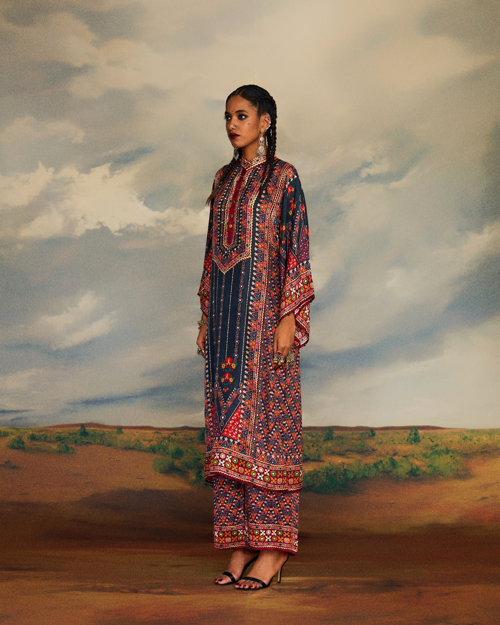 Kutch : Gayatri - Charcoal