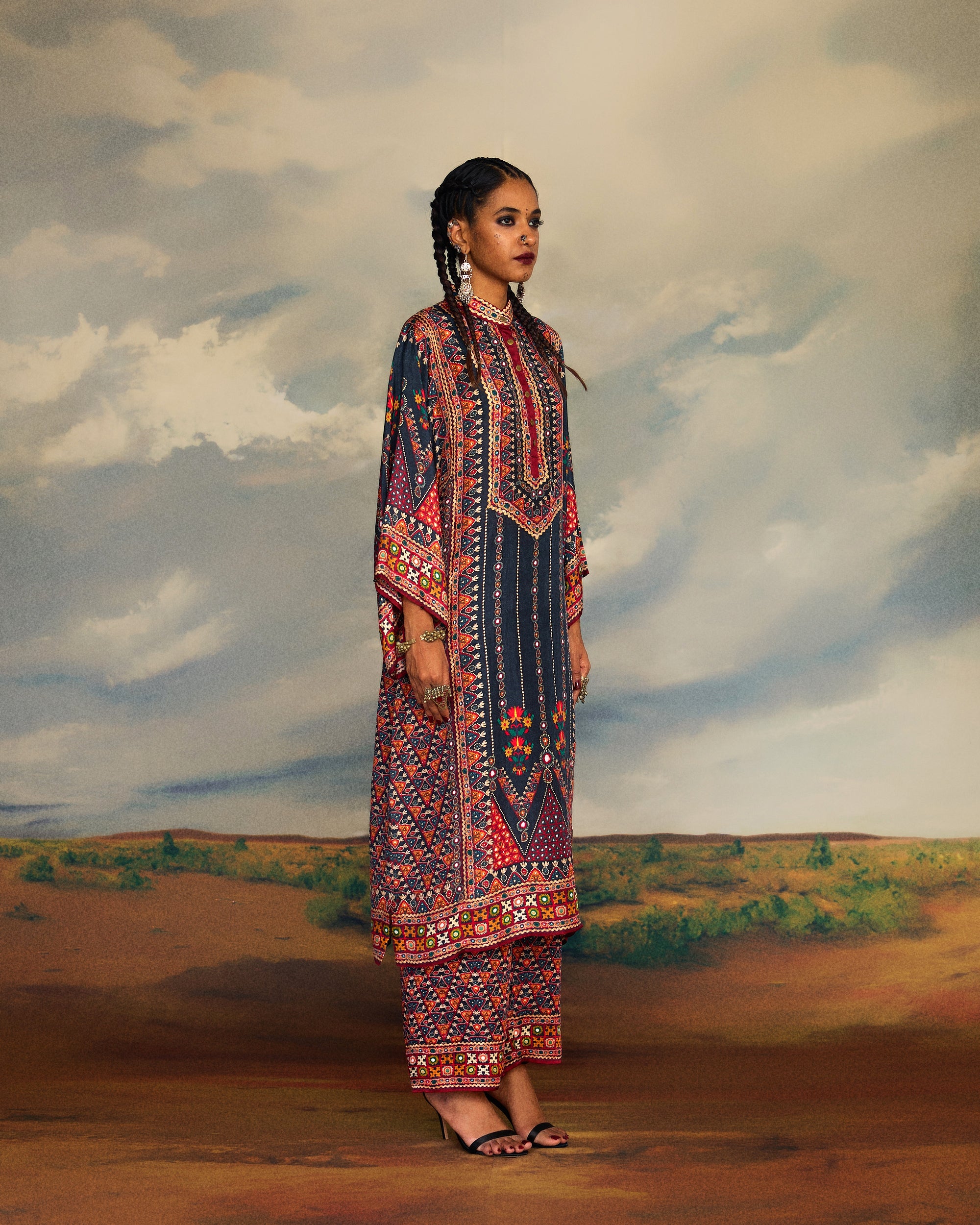 Kutch : Gayatri - Charcoal