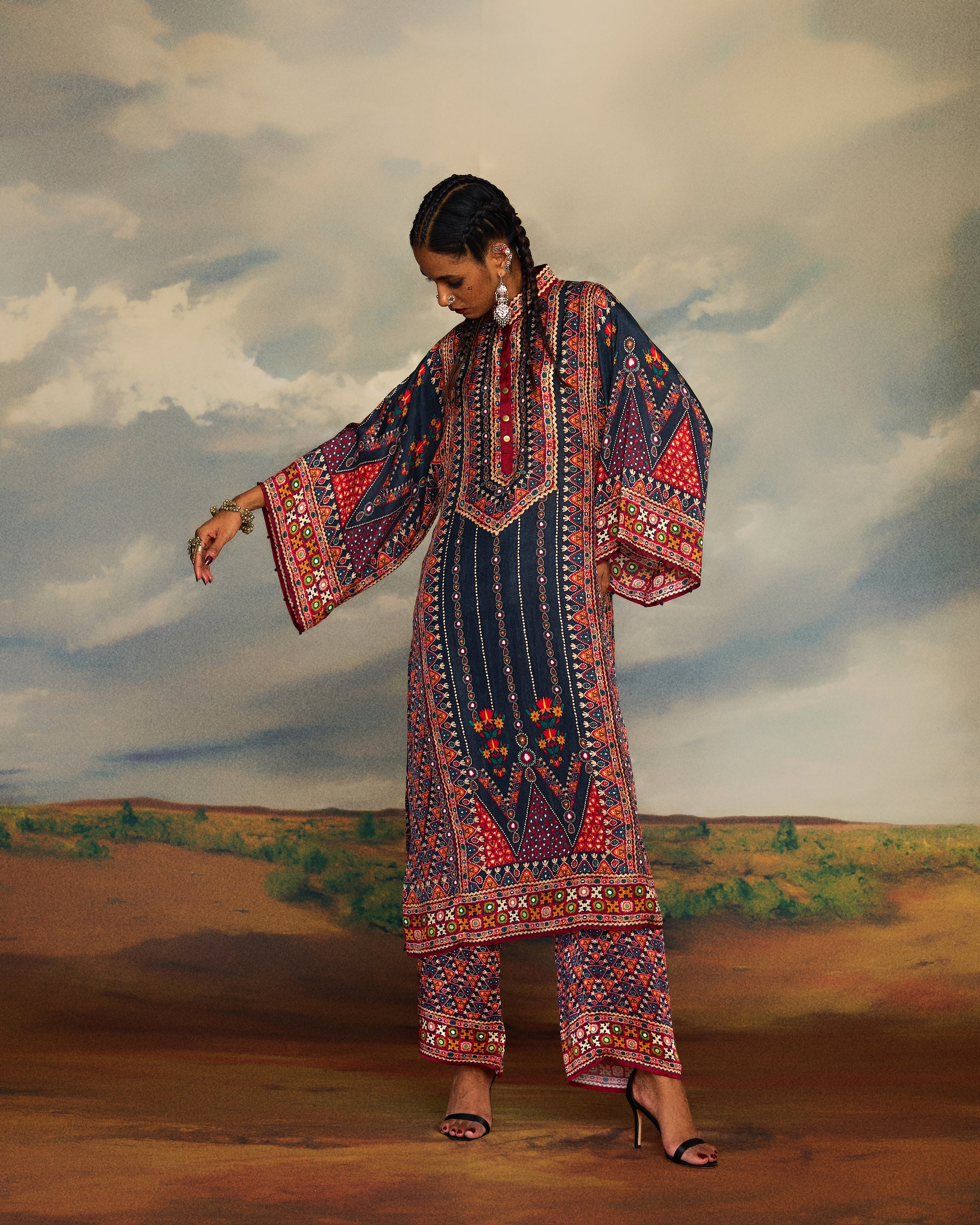 Kutch : Gayatri - Charcoal